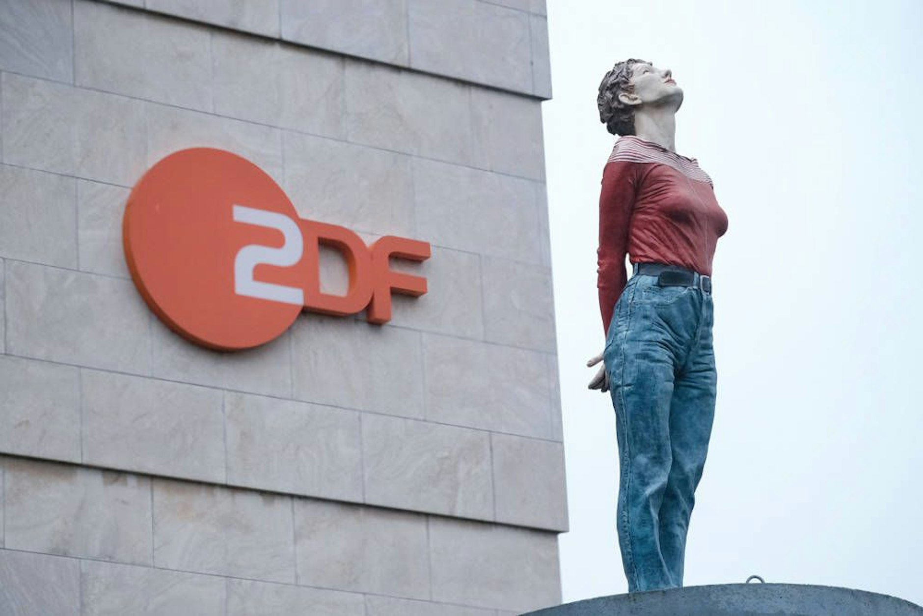 ZDF, ARD und Co. geraten zunehmend in die Kritik, immer mehr Menschen fordern eine Abschaffung des „Staatsfunks“. Das darf nicht passieren.