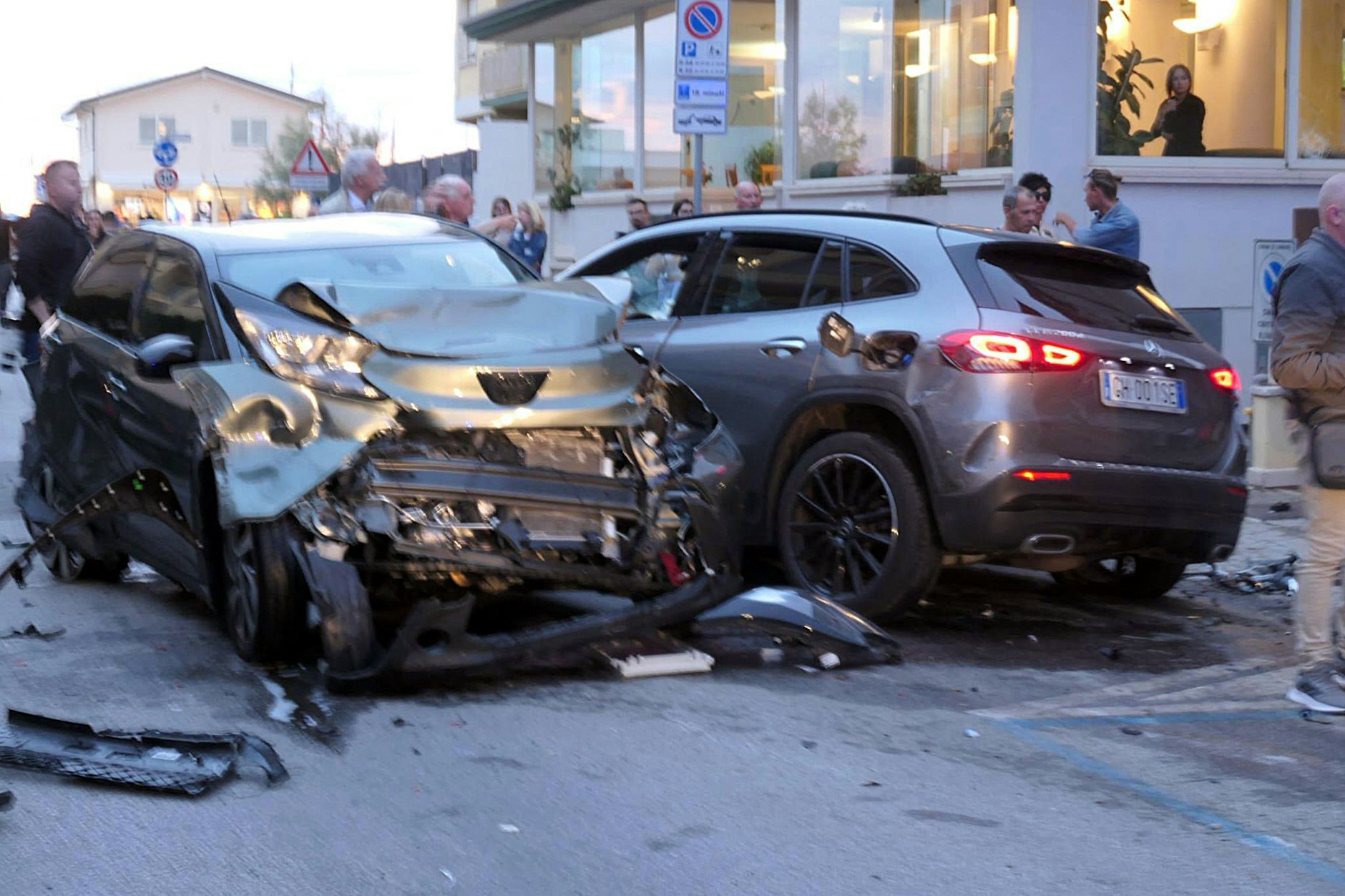 Die Frau raste in ihrem Mercedes-SUV in die Menschenmenge, zwei deutsche Schülerinnen starben.