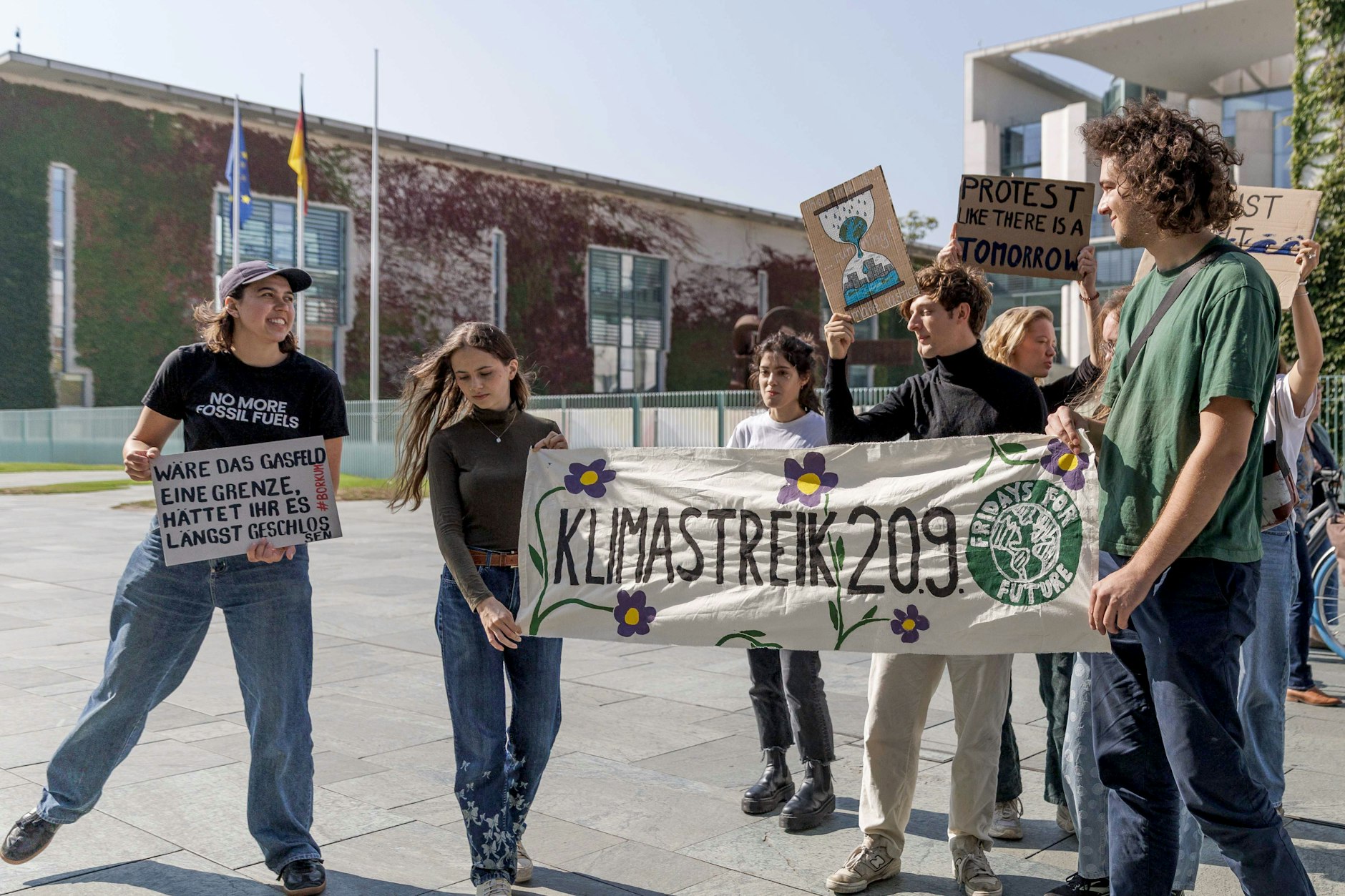 Diese Woche in Berlin: Mitglieder von Fridays for Future Deutschland werben für die Demo.