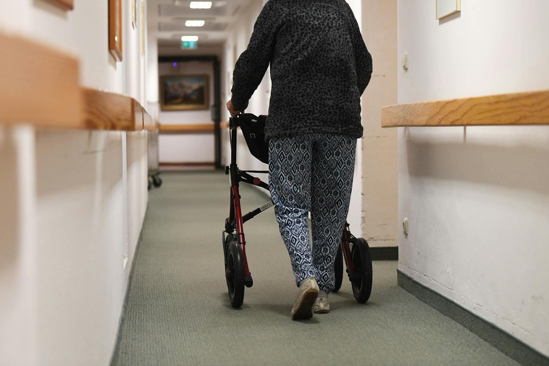 Viele Menschen fühlen sich mit den Pflegeangeboten in Berlin überfordert – und werden übervorteilt.