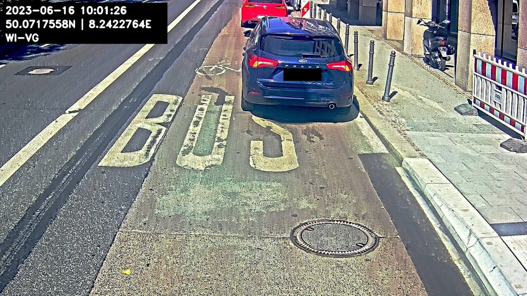 Stadt rüstet auf: Busfahrer sollen Falschparker verpetzen!