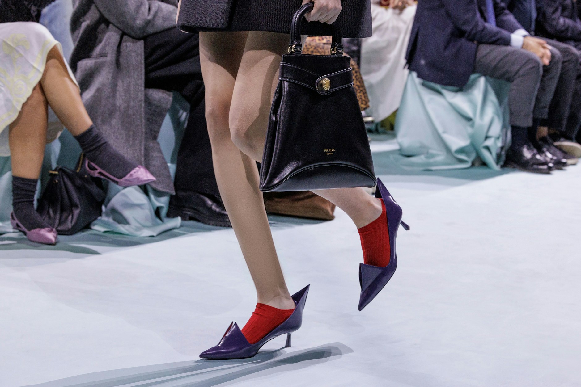 Für die neue Prada-Frauenkollektion wurde ordentlich im hauseigenen Archiv gestöbert.