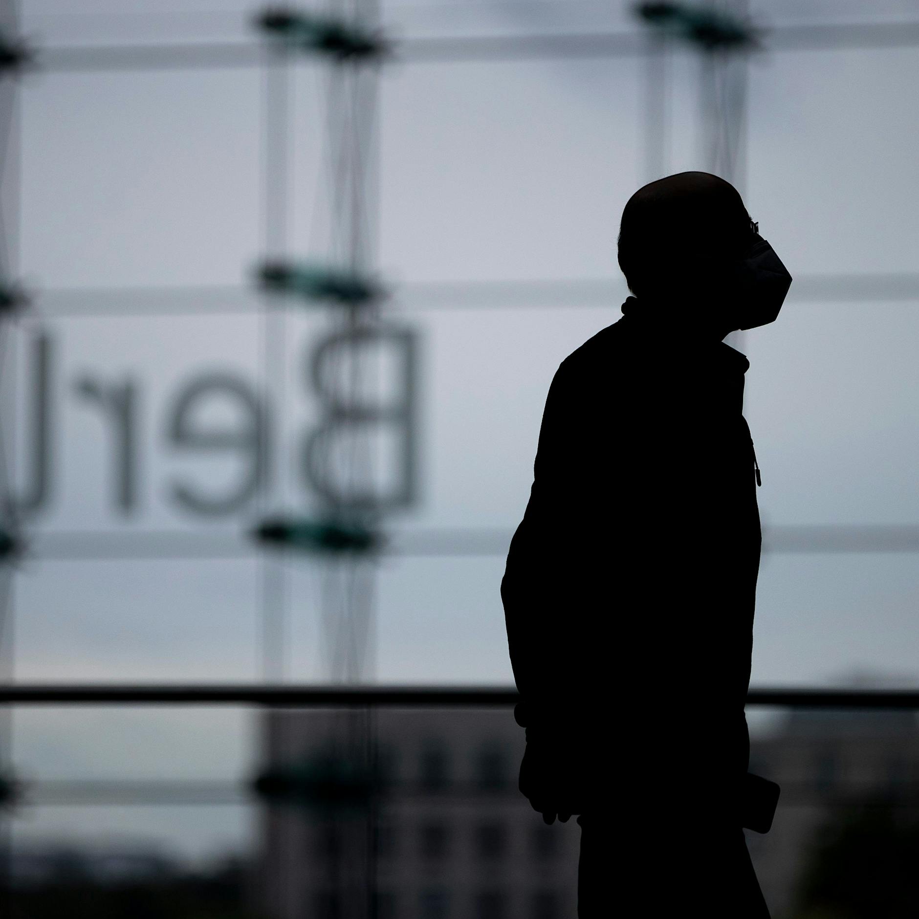 Richterin zum Fall CJ Hopkins: Mit Nazi-Vergleichen gegen die Coronapolitik – ist das erlaubt?