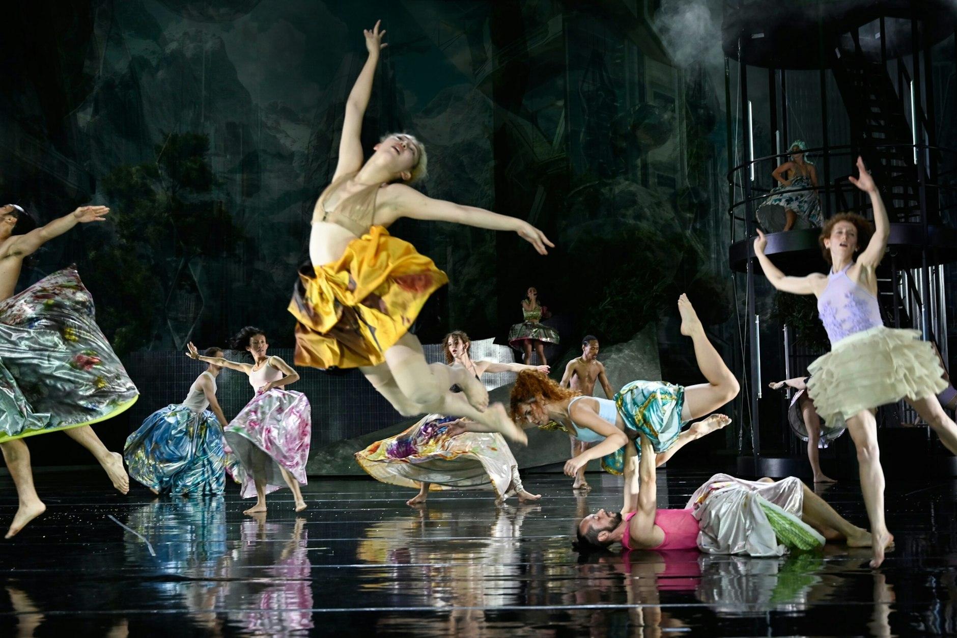 Ein Abend über Gier und Unersättlichkeit: „The Hunger“ von Constanza Macras in der Volksbühne.