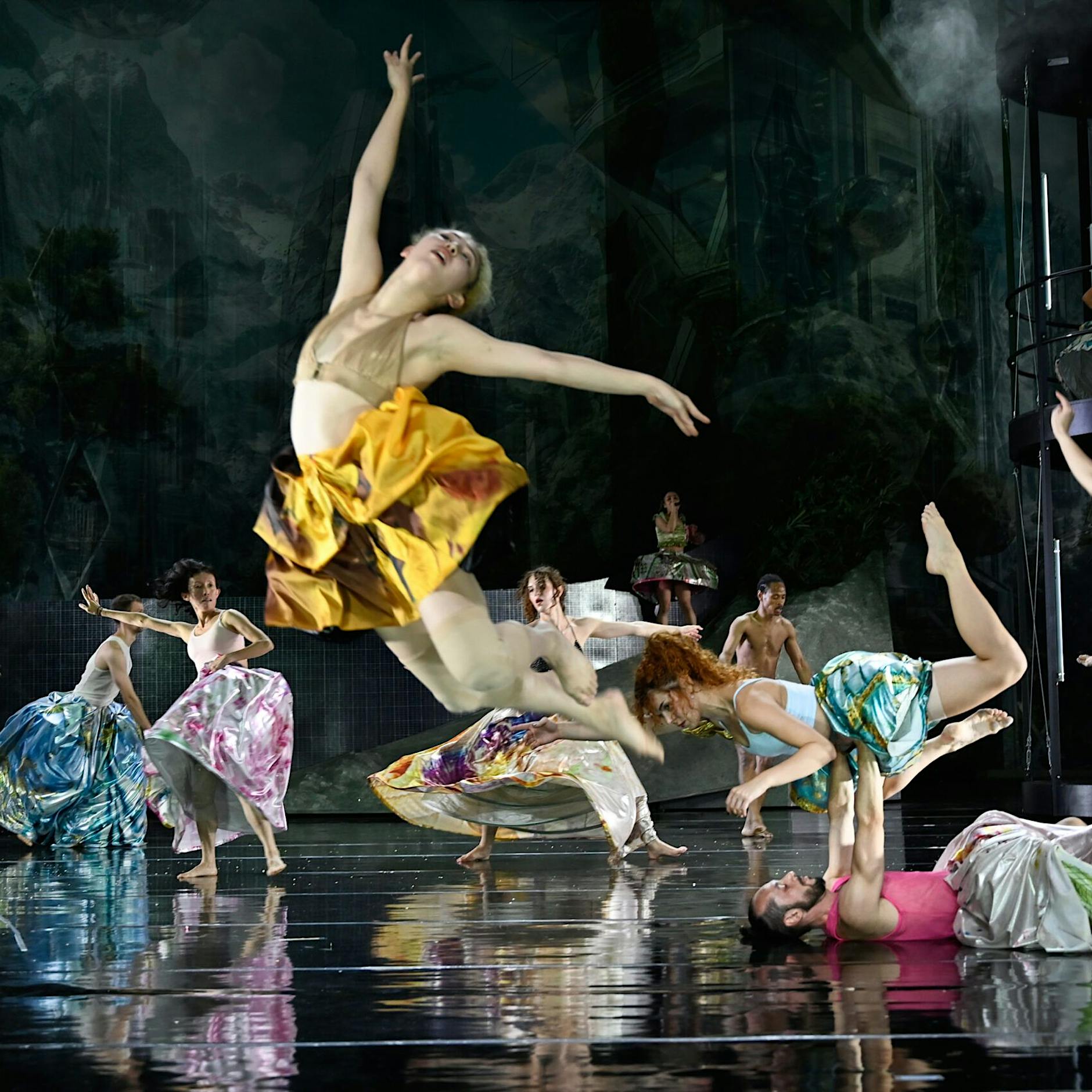 „The Hunger“ von Constanza Macras an der Volksbühne: Orgien sind auch keine Lösung