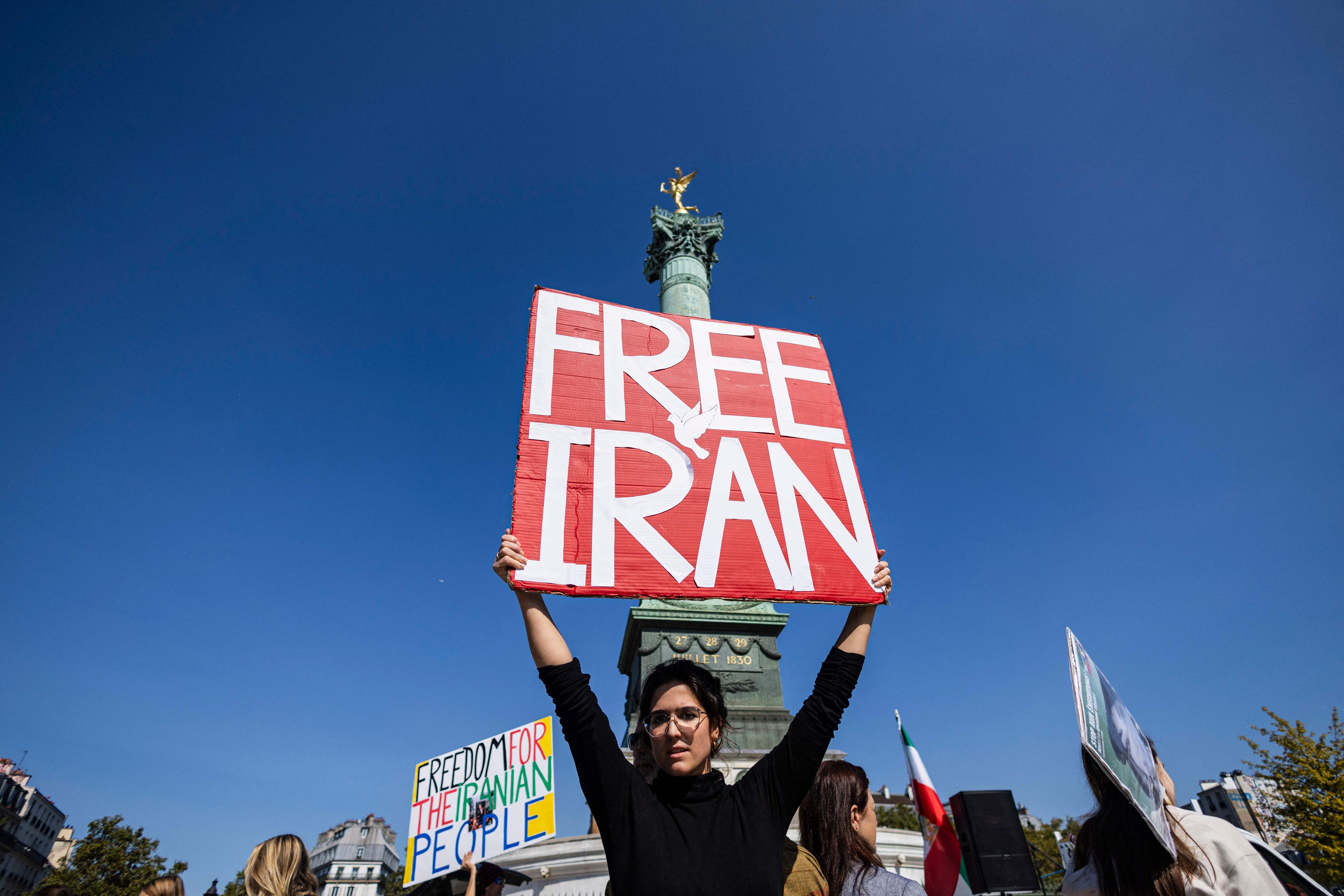 Iranische Widerstandsaktivistin im Interview: „Die Angst verflüchtigt sich“