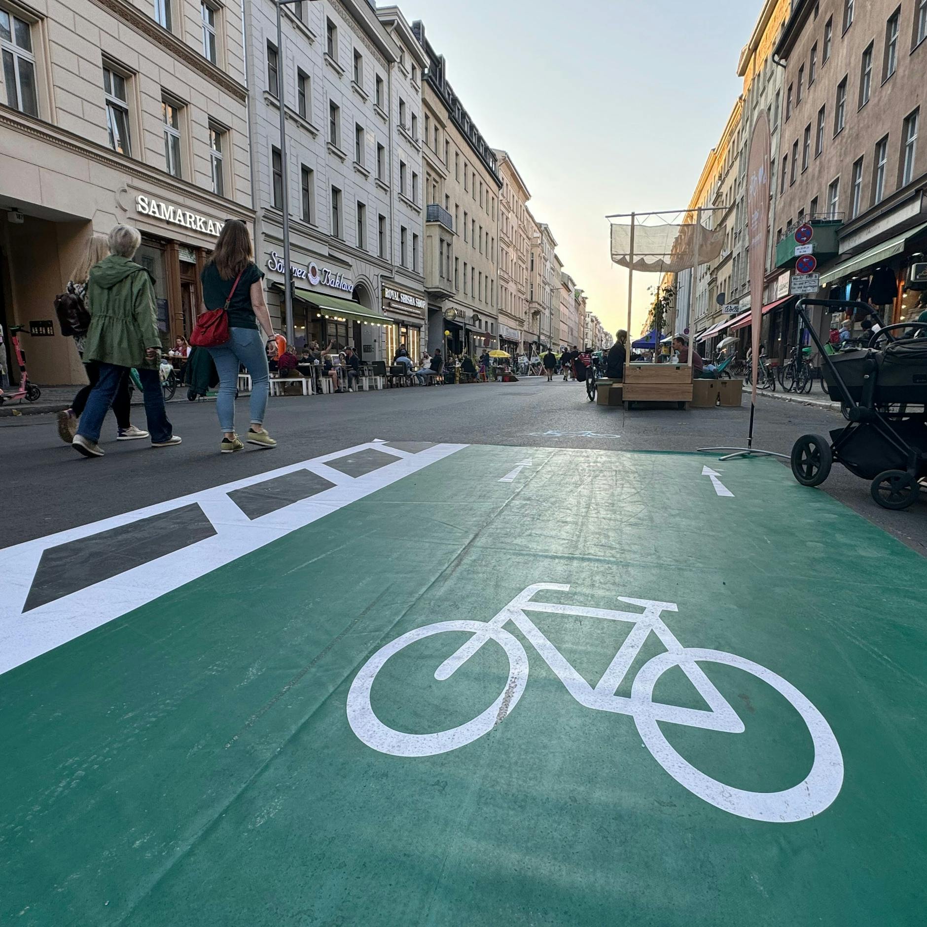 Image - Parking Day in Berlin-Kreuzberg: Warum fahren keine Autos mehr auf der Oranienstraße?