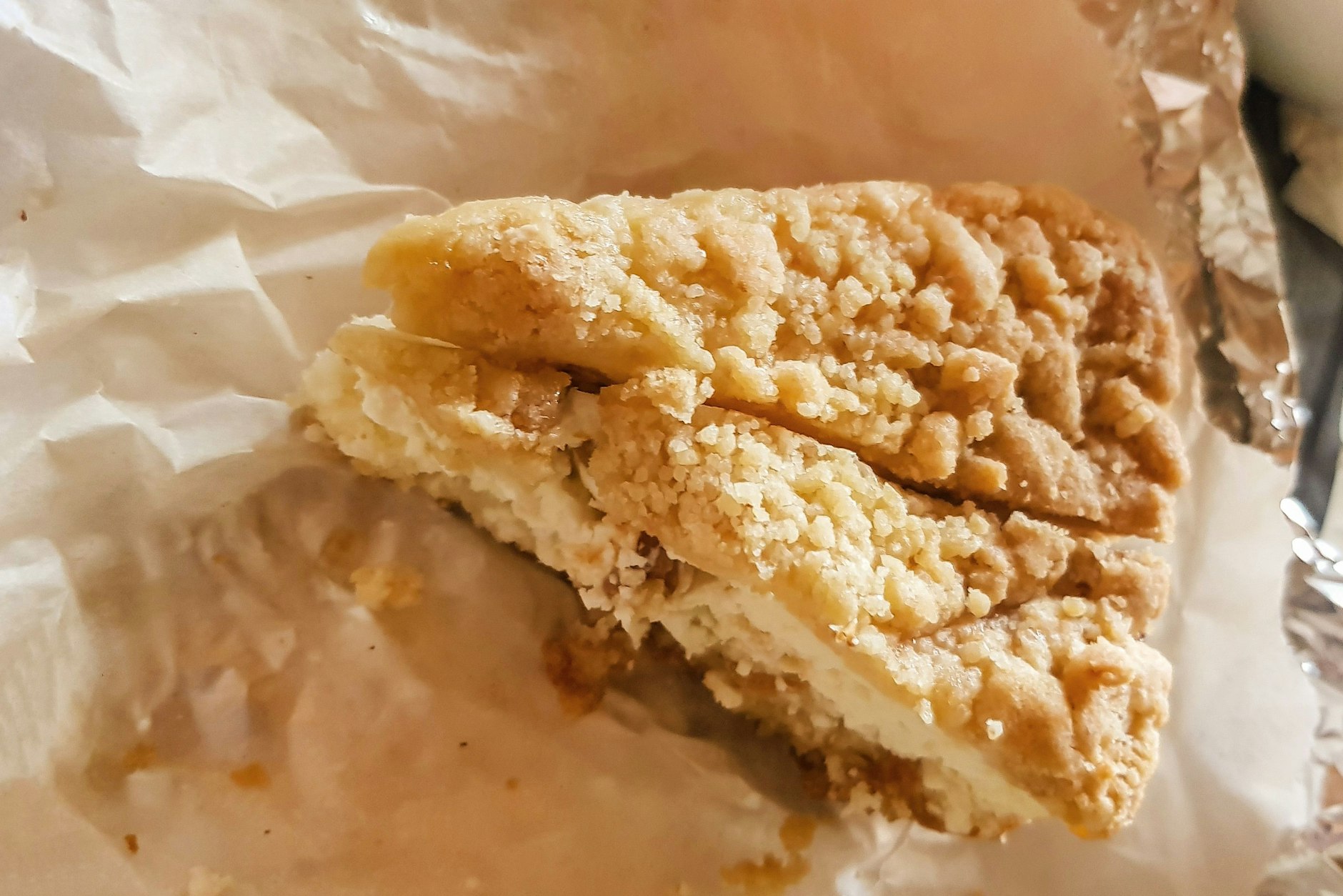 Omas Käsekuchen mit Streuseln - so köstlich, so cremig.