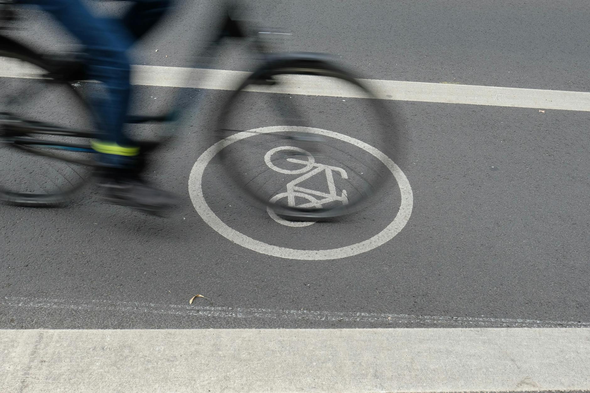 In Charlottenburg-Wilmersdorf entsteht ein neuer, temporärer Radweg.