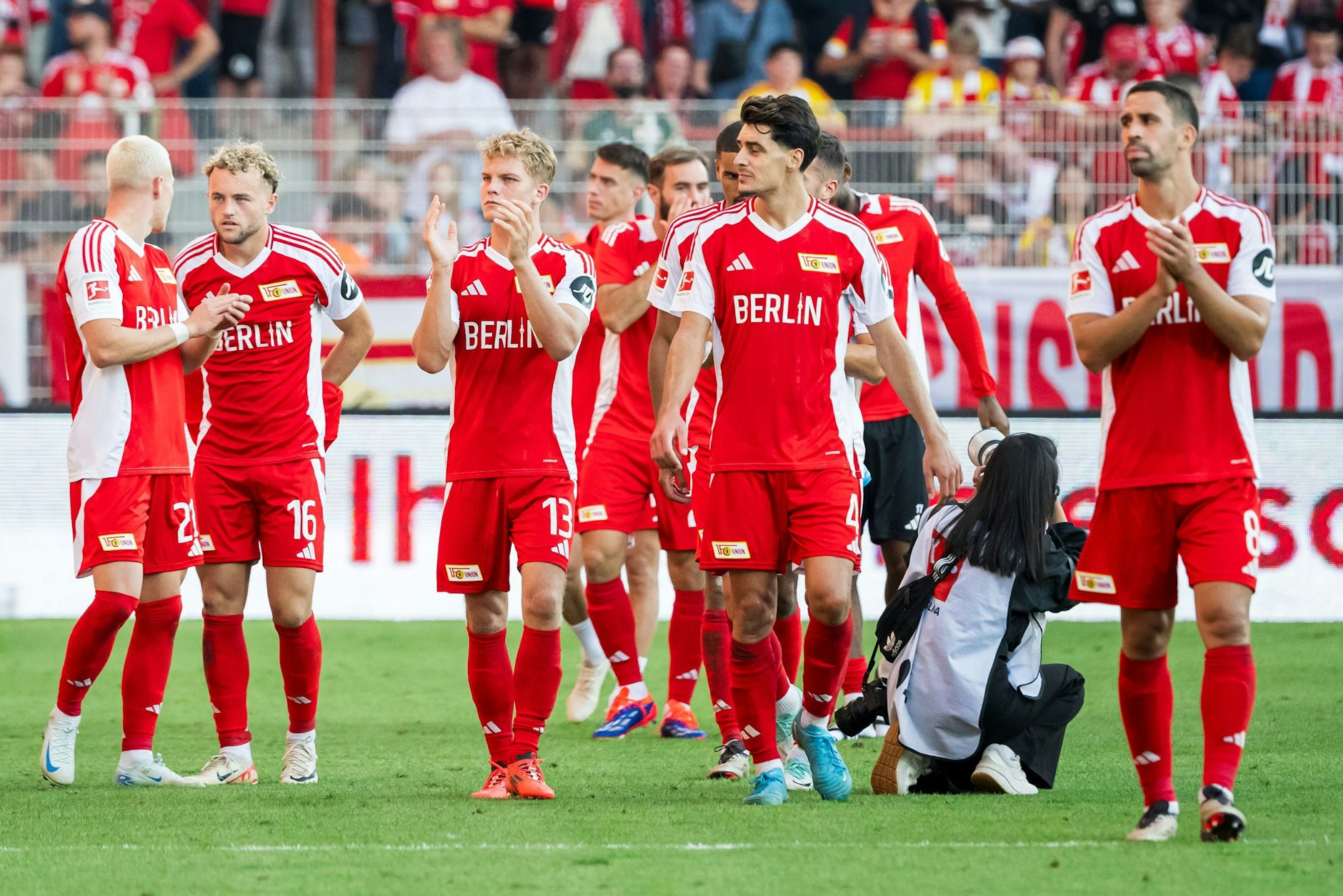 Klar, nach dem 2:1 gegen Hoffenheim freuen sich die Union-Profis, aber alles bleibt in einem vernünftigen Rahmen.