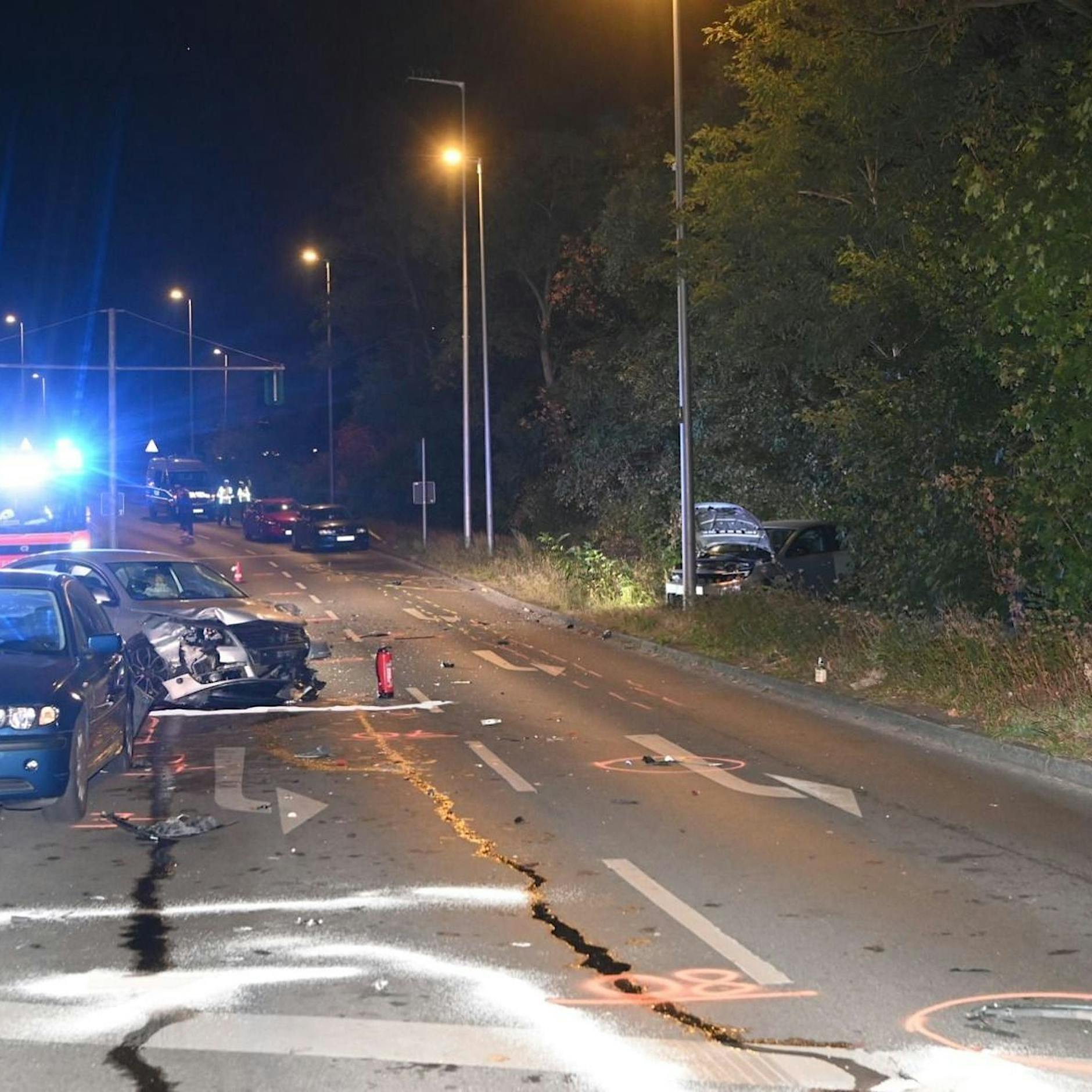 Schwerer Unfall an Autobahnausfahrt in Steglitz: Mehrere Menschen schwer verletzt