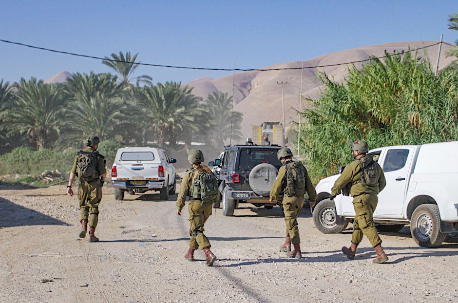 Israelische Soldaten patrouillieren im besetzten Jordantal.