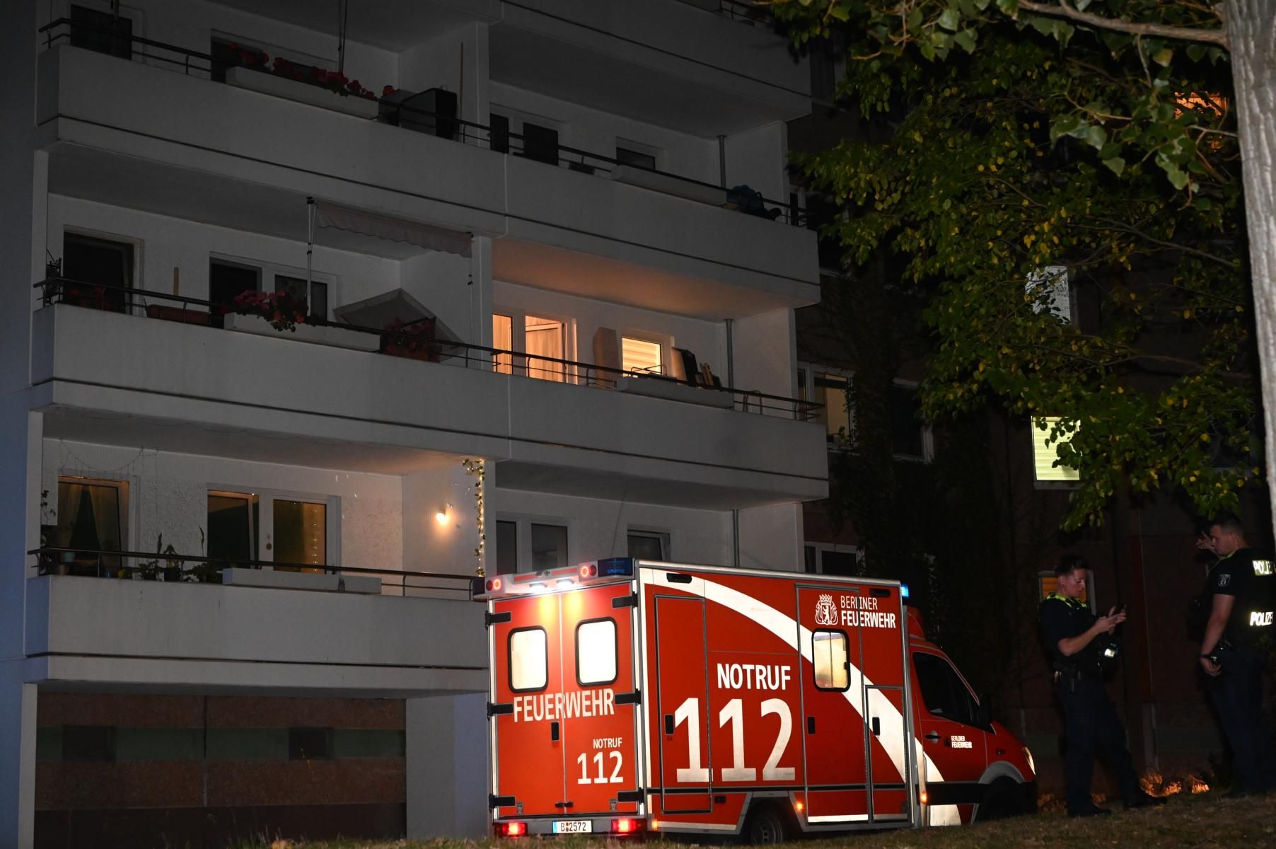 Geschubst oder Flucht vor dem Ex? Frau springt vom Balkon
