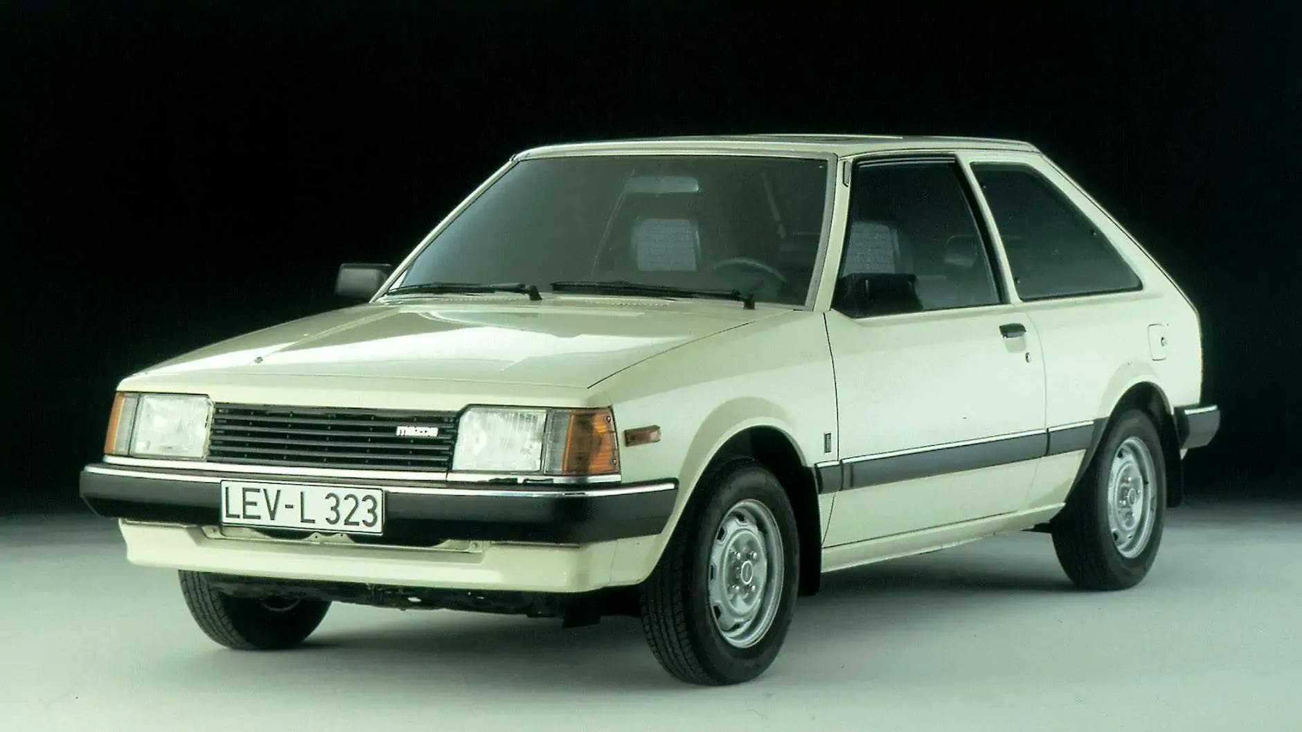 Der Mazda 323: Dieses Modell gab es 1981 zeitgleich in beiden deutschen Staaten.