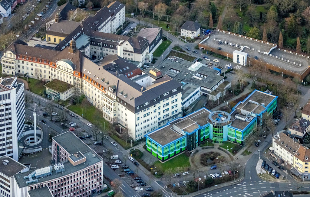 Familie von Patient greift Klinik-Team an – Frau schwer verletzt!
