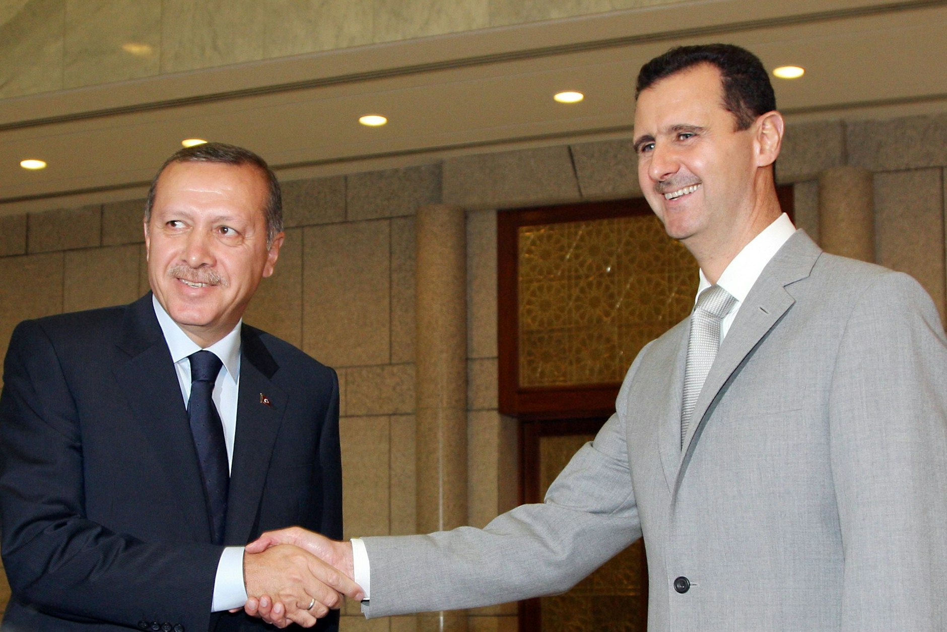Der türkische Präsident hatte Baschar al-Assad 2010 in Damaskus besucht. Ein Jahr später brach die Türkei die Beziehungen zu Syrien ab.