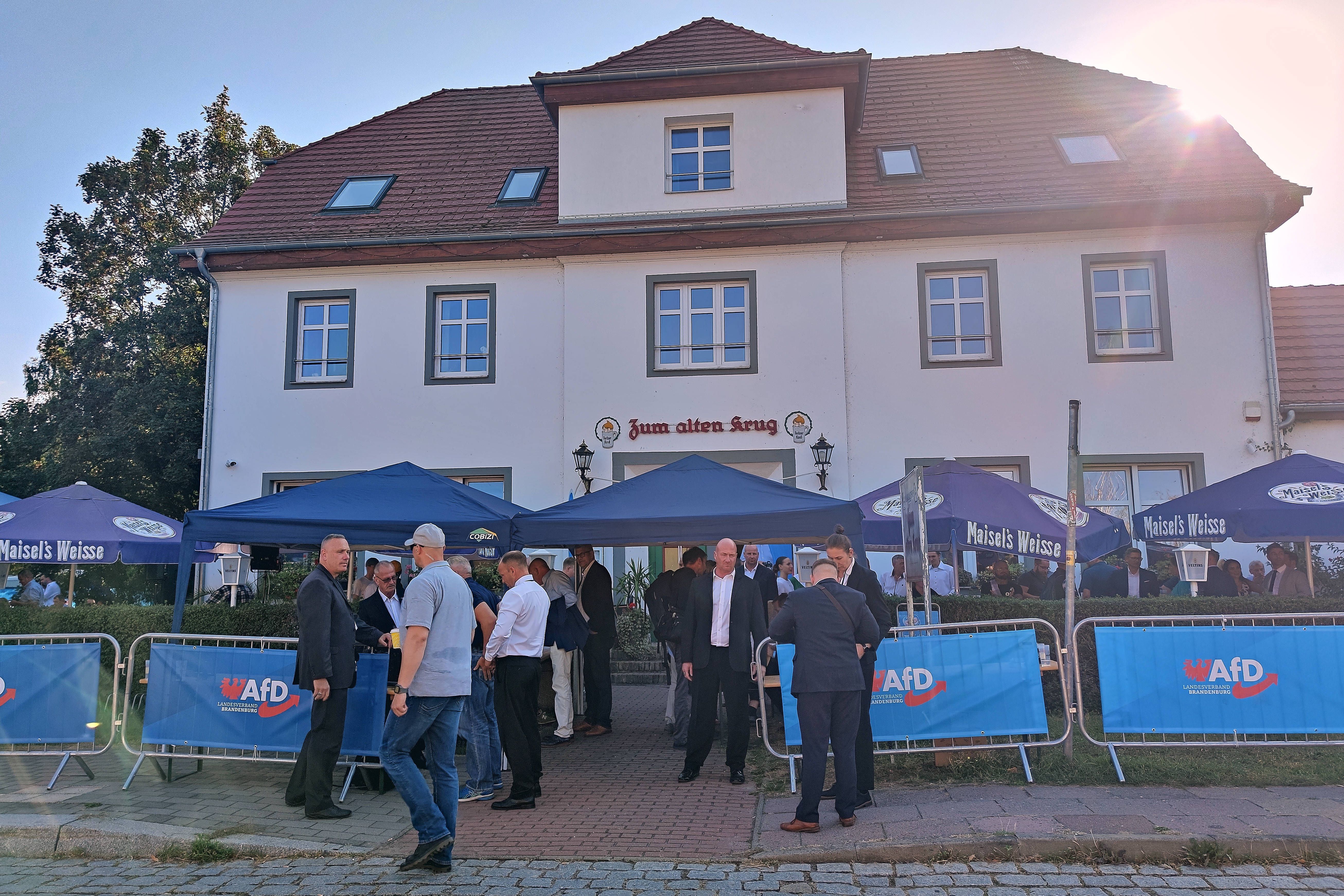 AfD-Anhänger mit Ekel-Wahlparty in Potsdam: „Wir schieben sie alle ab“