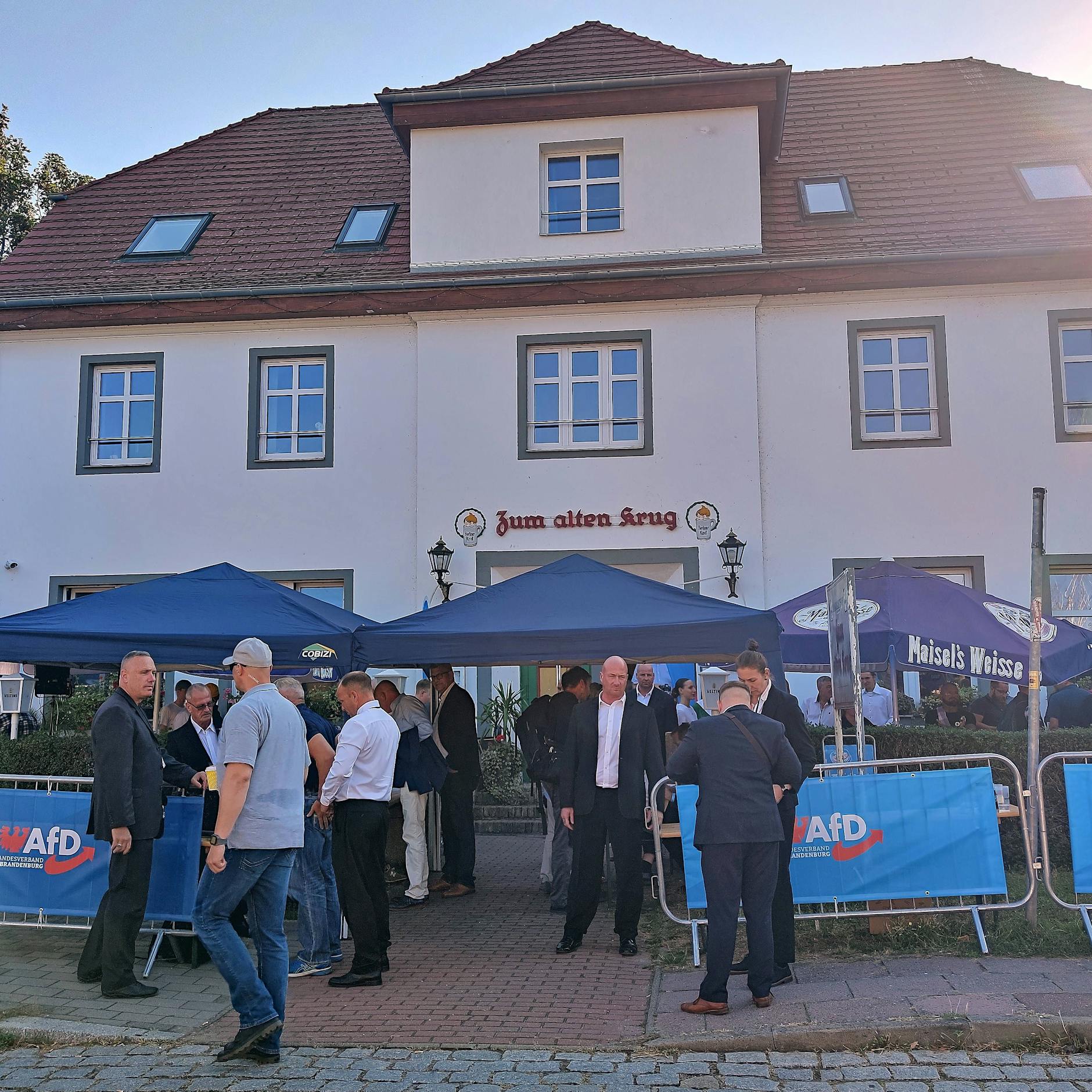 AfD-Anhänger mit Ekel-Wahlparty in Potsdam: „Wir schieben sie alle ab“