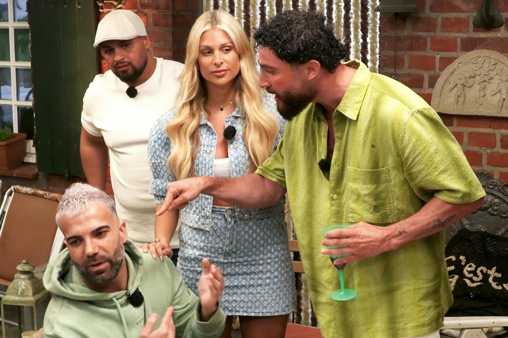 Rafi Rackek und Umut Tekin gerieten gleich zu Anfang im „Sommerhaus“ in einen Streit.