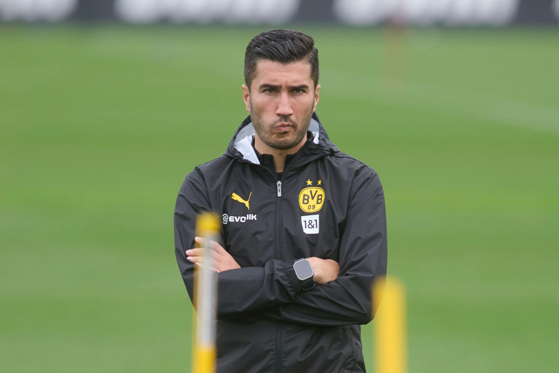Abreibung in Stuttgart: Dortmunds Trainer Nuri Sahin muss einen erstaunlich blutleeren Auftritt seiner Mannschaft verantworten.