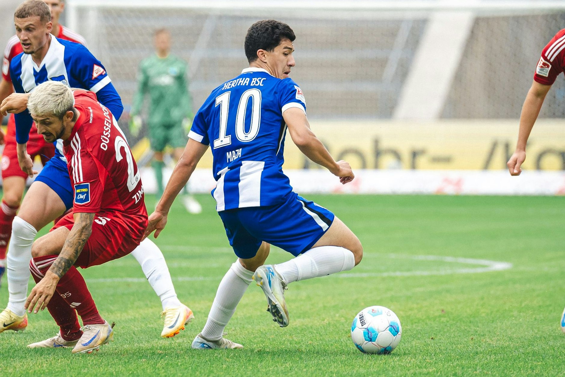 Die 10 auf dem Rücken, den Ball am Fuß: Ibrahim Maza zeigt lieber auf dem Platz, was er kann. Das ist viel besser als zugucken.