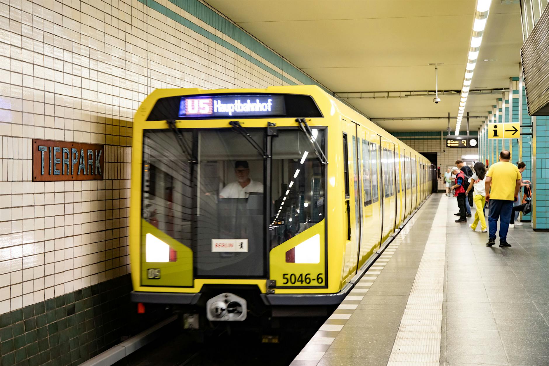 Wie in der DDR: Warum die BVG die U5-Sanierung verschieben muss