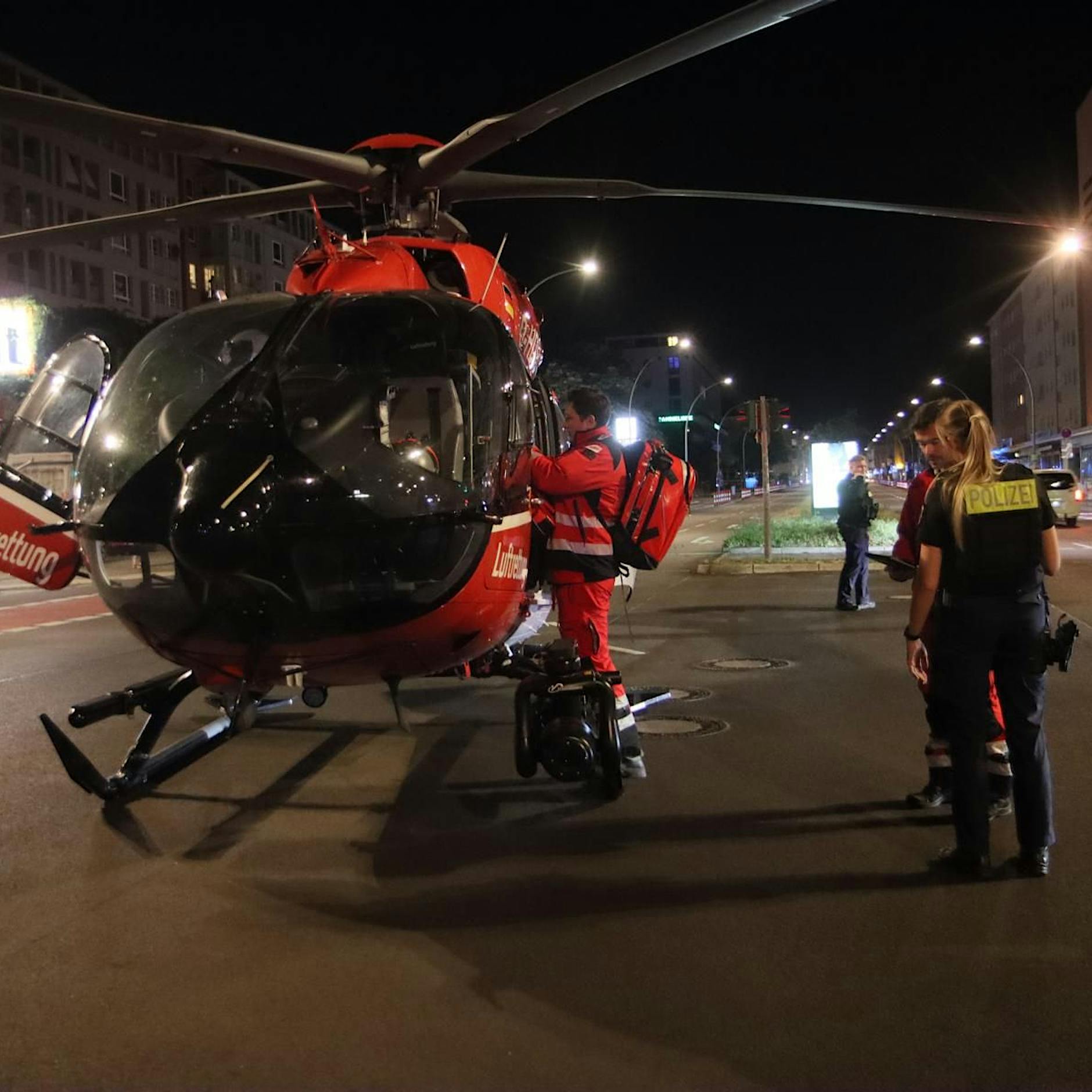 U-Bahnhof Ullsteinstraße: Mensch von U-Bahn überrollt - schwer verletzt
