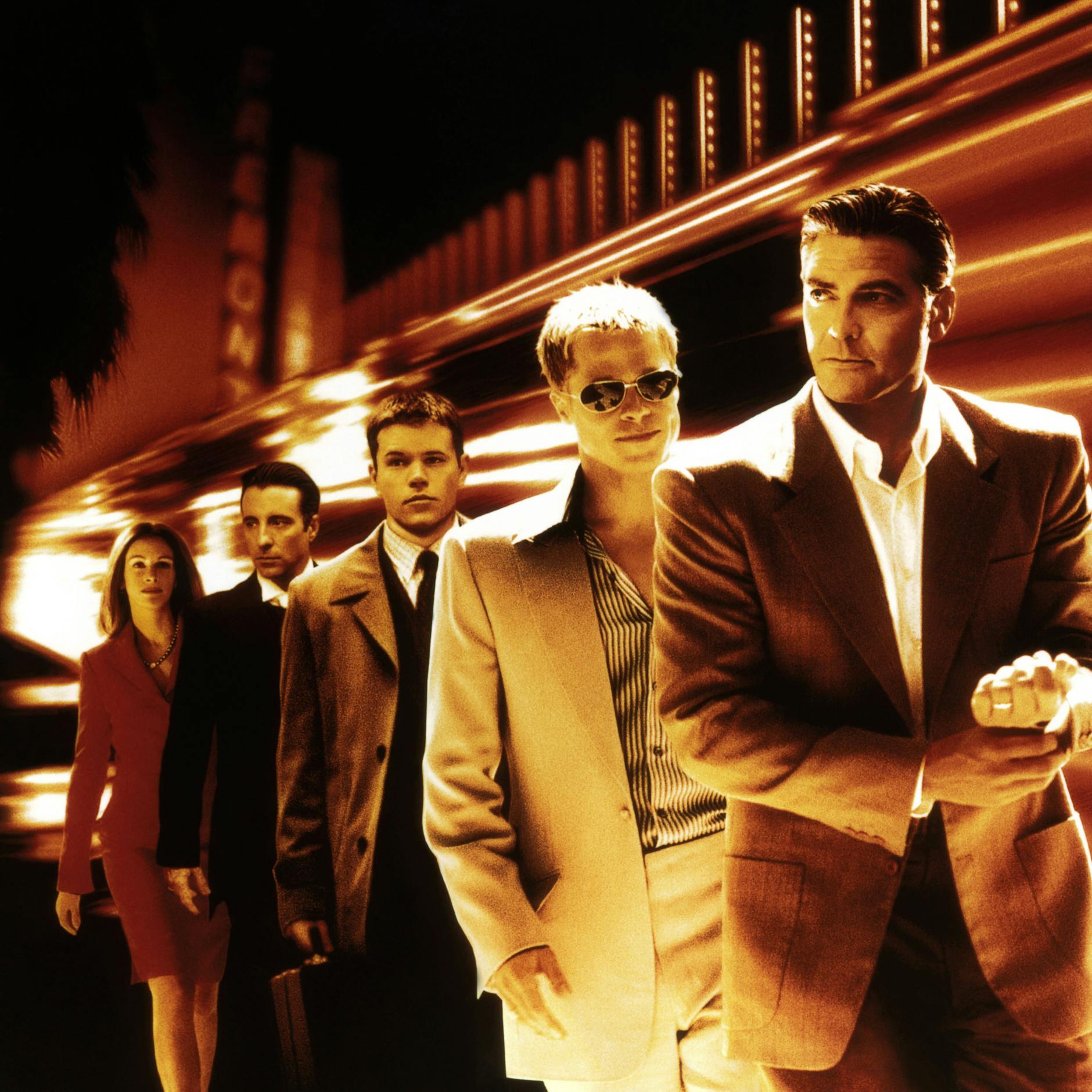 Julia Roberts, Andy Garcia, Matt Damon, Brad Pitt und George Clooney (v.l.) spielen zusammen im Film Ocean's Eleven im Jahr 2001.