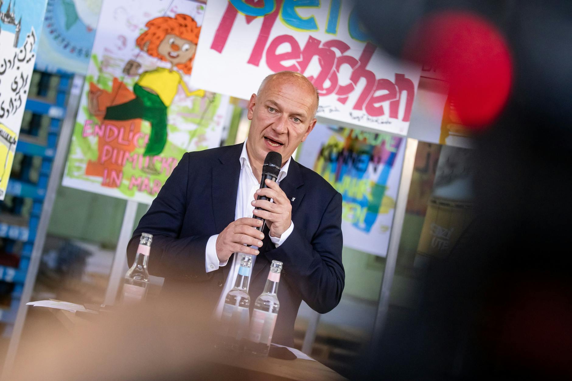 Der Regierende Bürgermeister Kai Wegner während der Vorstellung des Rahmenprogramms für das 35. Jubiläum des Mauerfalls