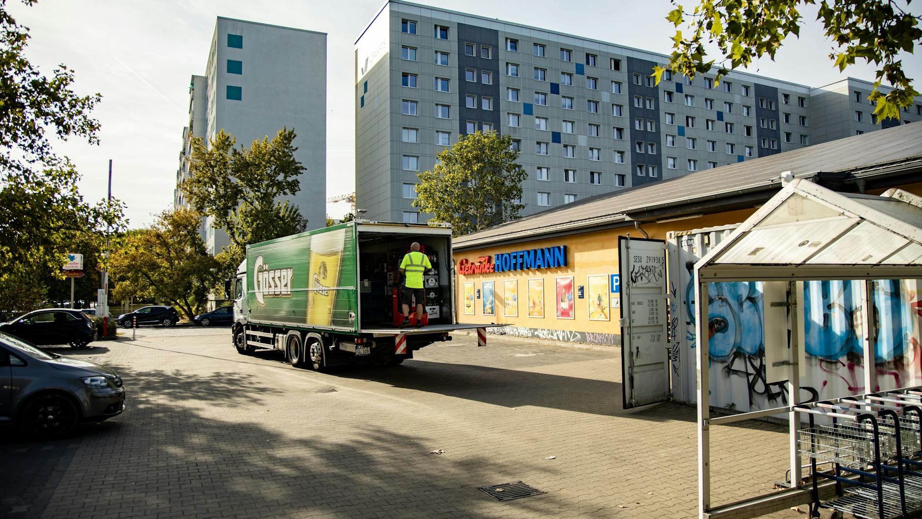 Auf diesem Gelände soll ein Hochhaus mit 18 Stockwerken gebaut werden, verdammt nahe an der unterirdischen Röhre, durch die die Linie U5 fährt. 