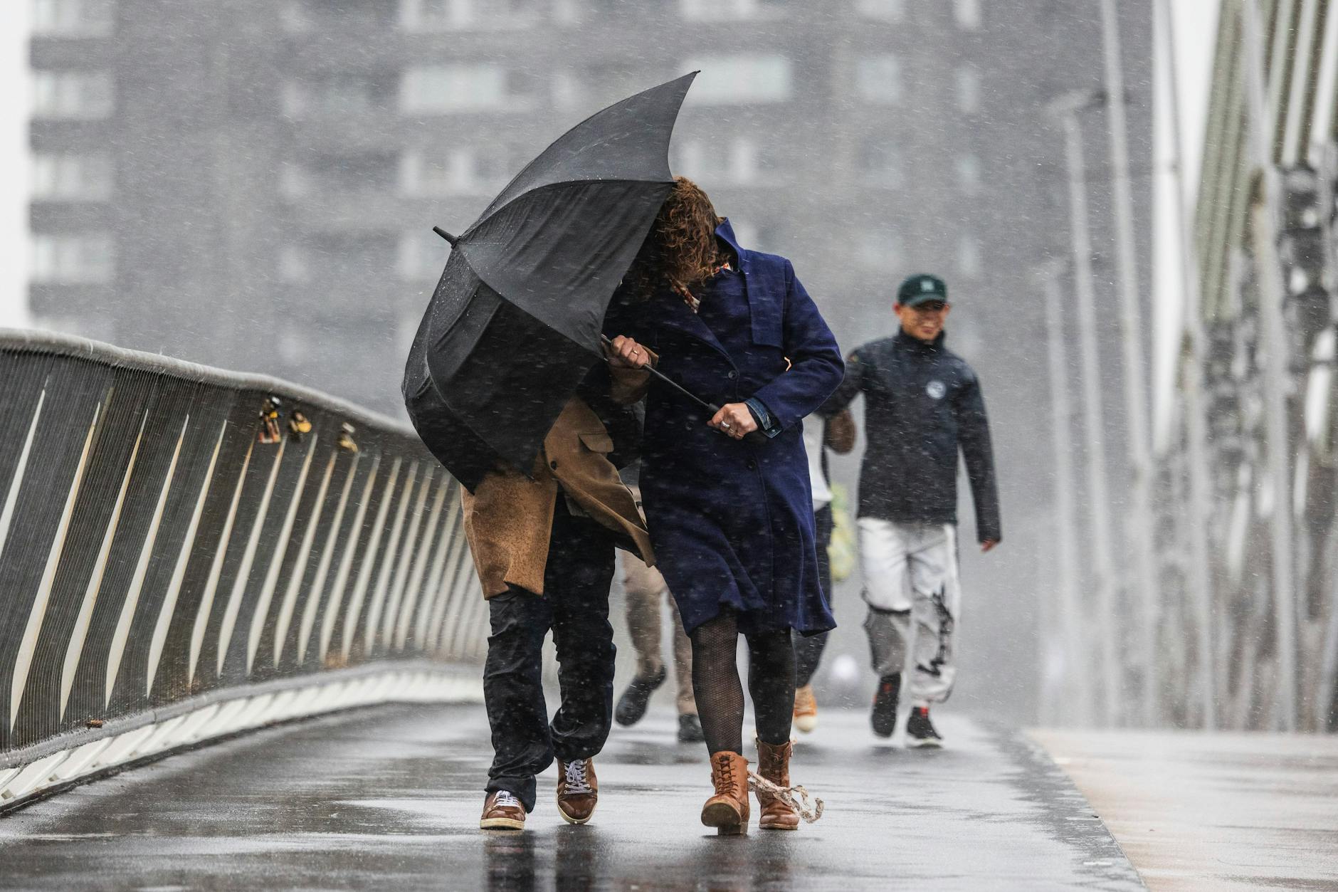 Die Meteorologen warnen vor Sturmböen in Deutschland.