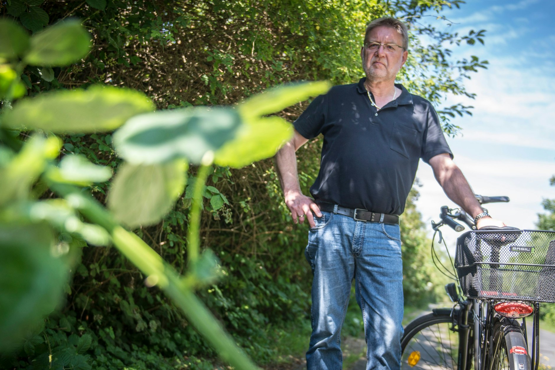 Die Situation kennen viele in Berlin: Die Gehwege sind zugewuchert.