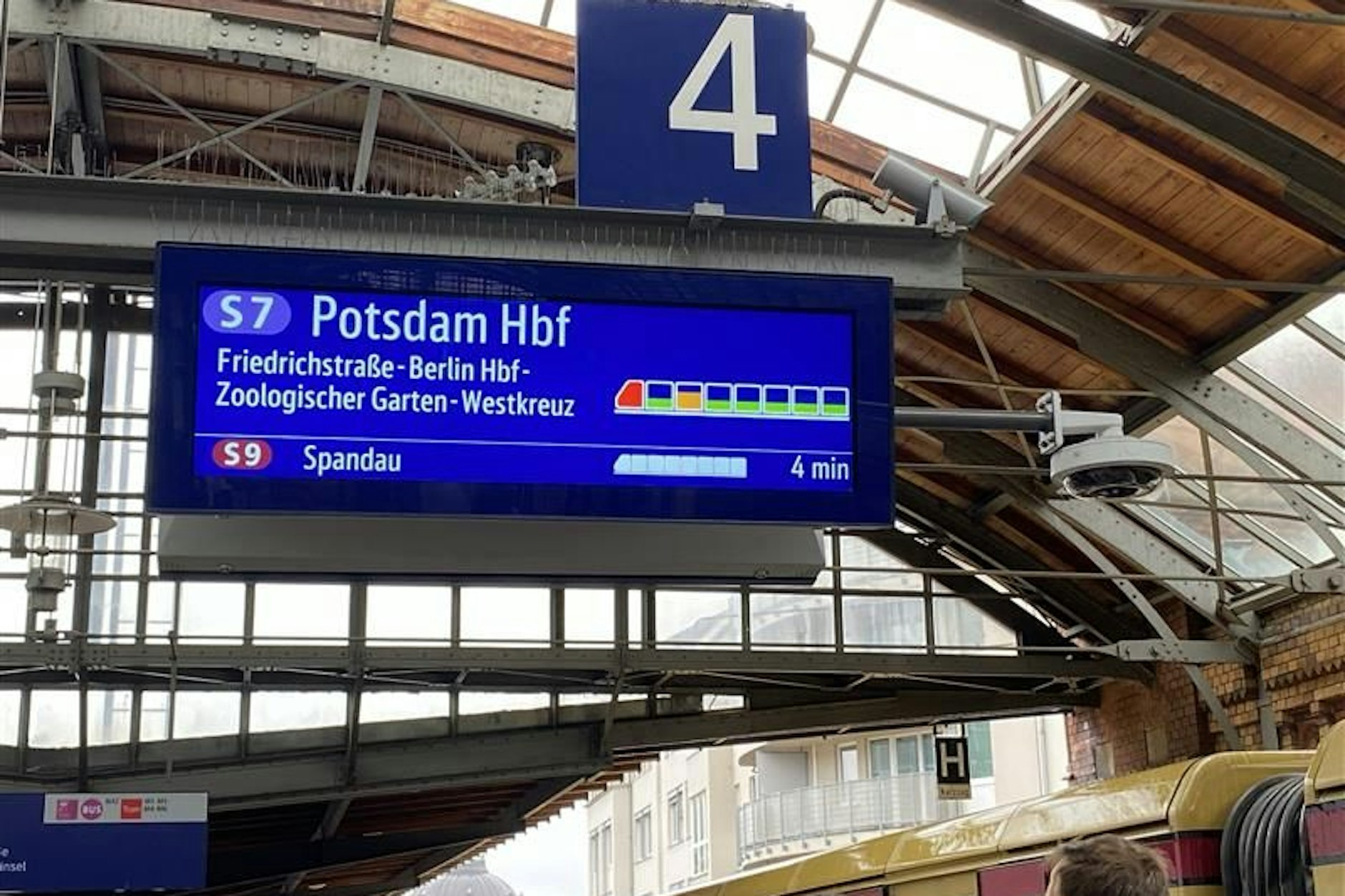 In Berlin gibt es an ausgewählten Bahnhöfen ab Dienstag eine Anzeige der Echtzeit-Auslastungen der S-Bahnen.
