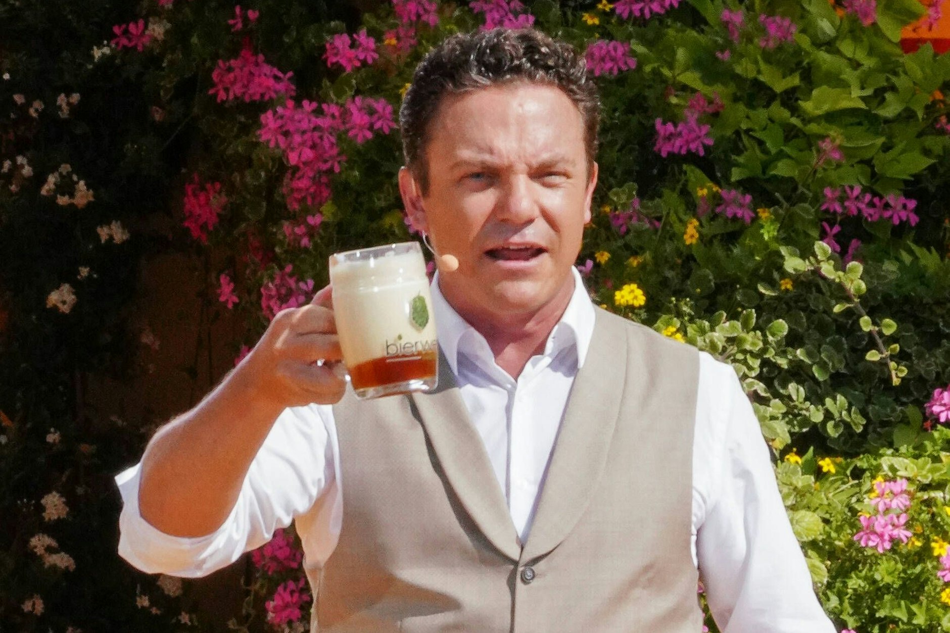 Hat Stefan Mross ein Problem mit Alkohol? Er bestreitet das.