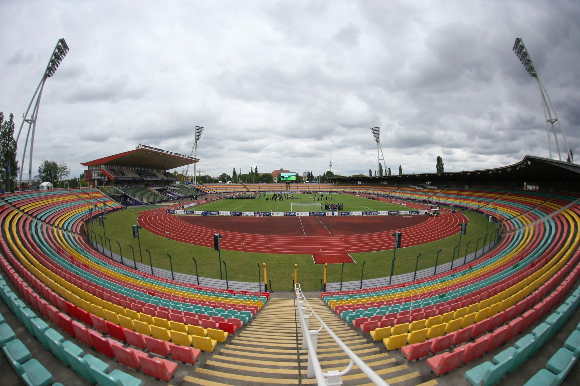 Die Arena im Friedrich-Ludwig-Jahn-Sportpark in Berlin soll abgerissen werden.