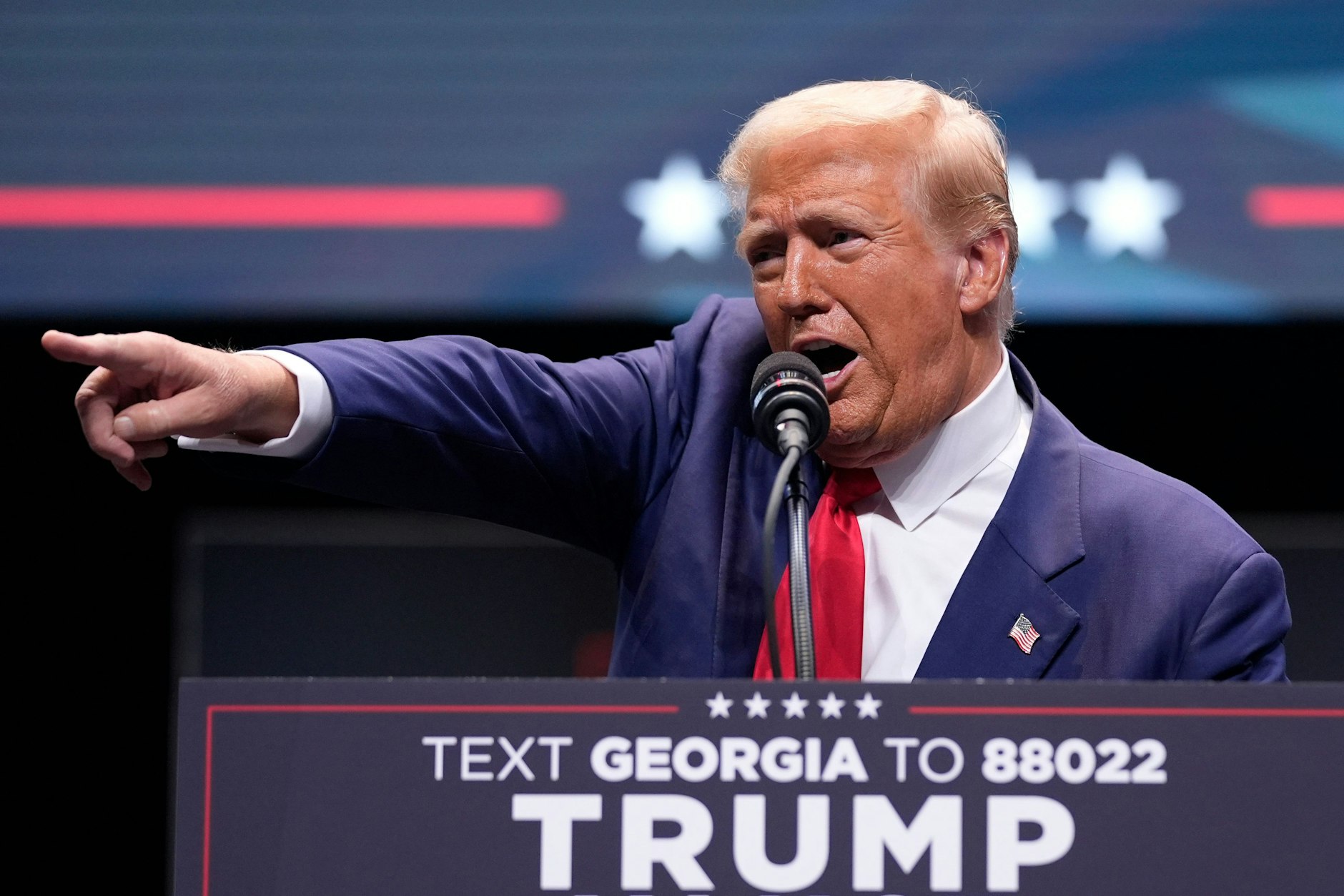 Donald Trump hat angekündigt, im Falle eines Wahlsiegs Deutschen die Arbeitsplätze wegzunehmen.