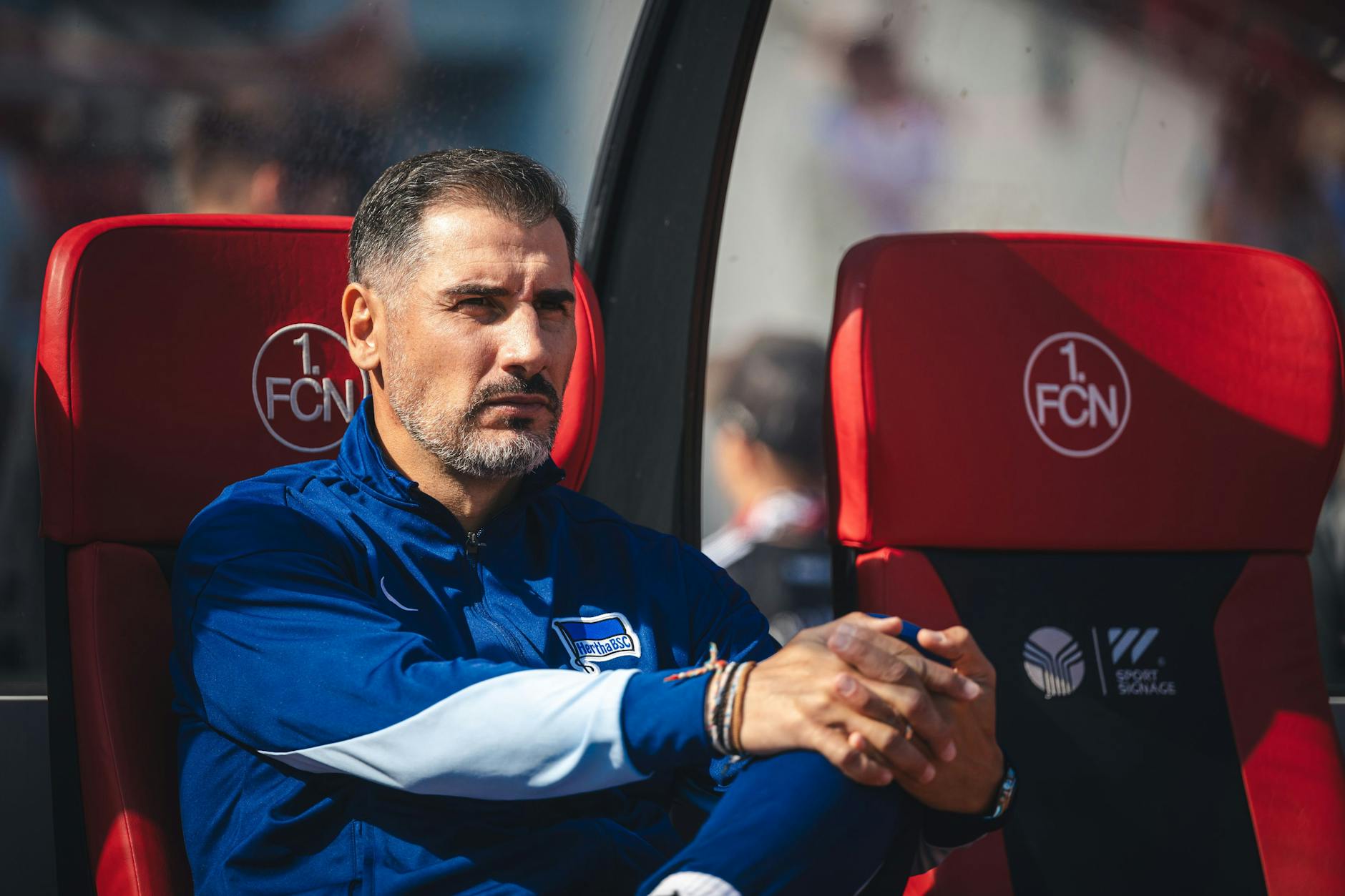 Hertha-Trainer Cristian Fiel vor dem Spiel in Nürnberg