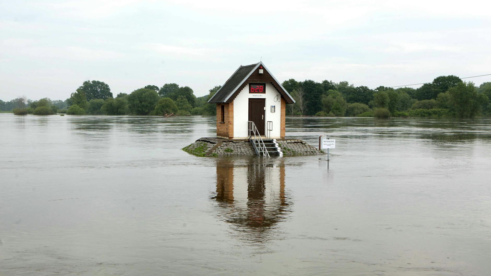 Pegelhäuschen bei Ratzdorf an der Oder 2010.