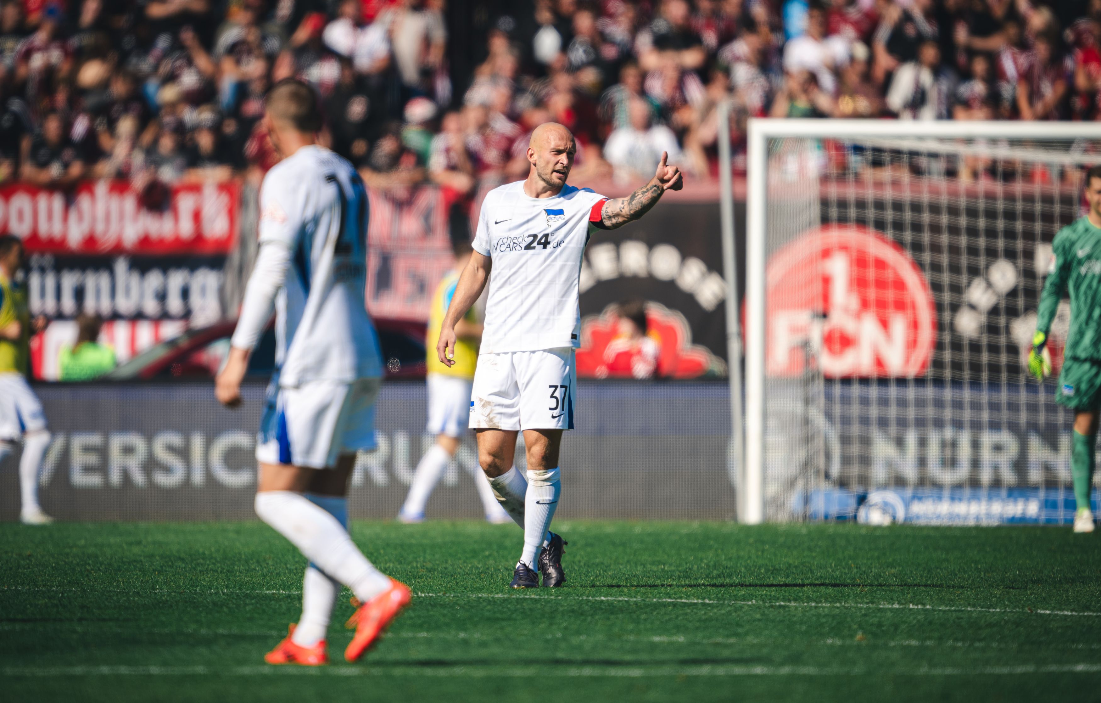 Käpt’n Toni richtet sich auf der Brücke von Hertha BSC häuslich ein
