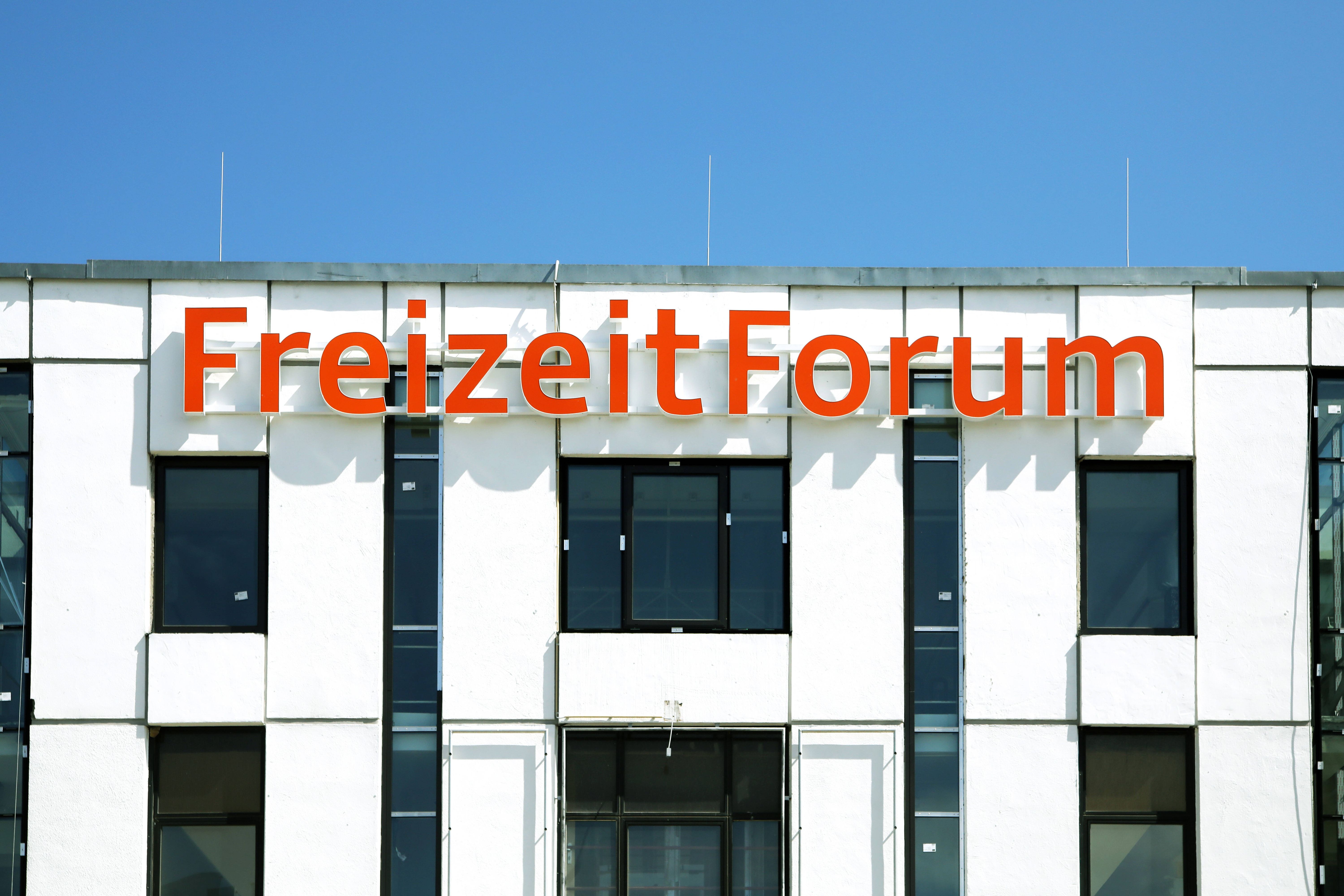 Weil Männer so viel gaffen! Eine ganze Sporthalle nur für Frauen