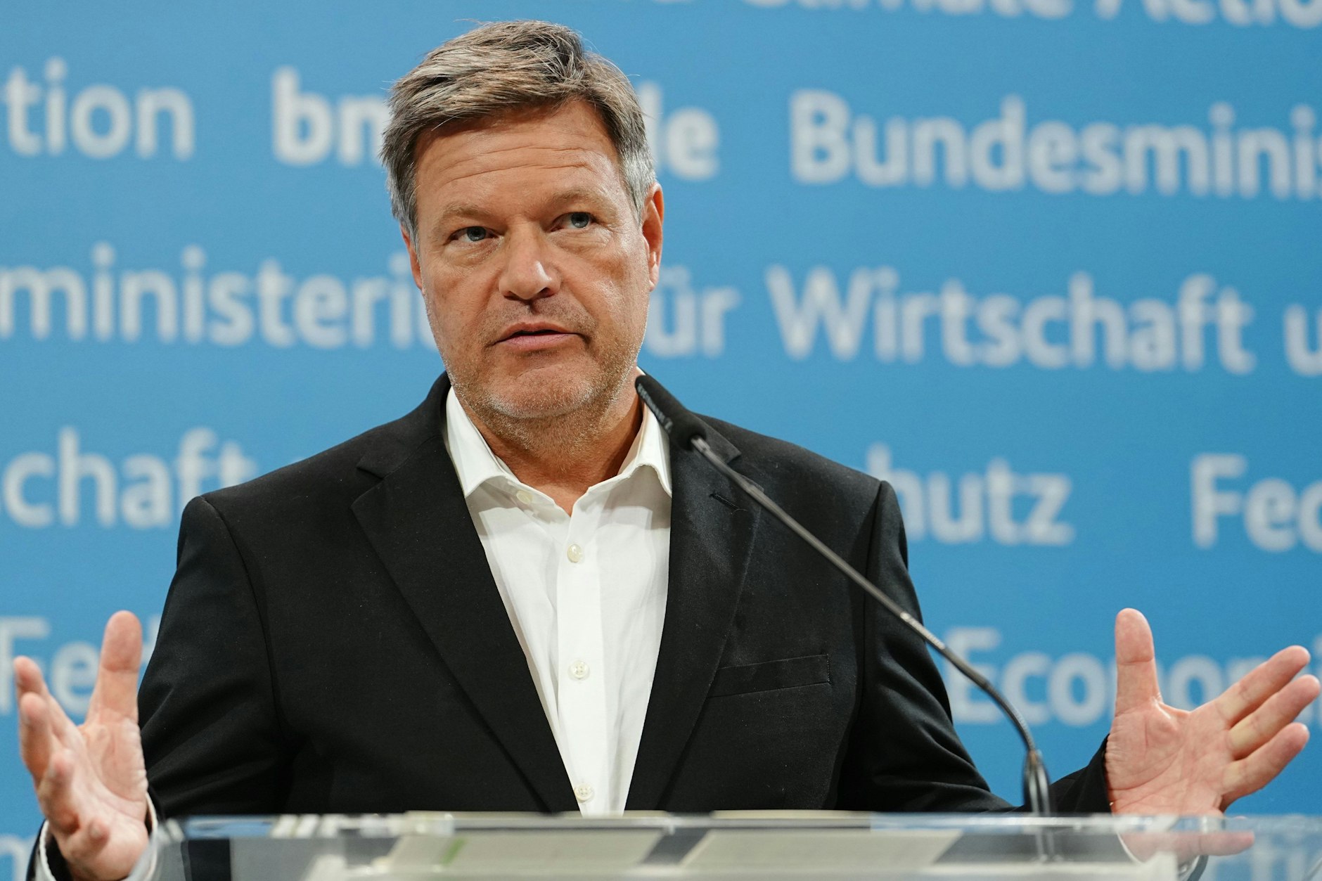 Wirtschaftsminister Robert Habeck (Grüne) auf einer Pressekonferenz nach dem „Autogipfel“