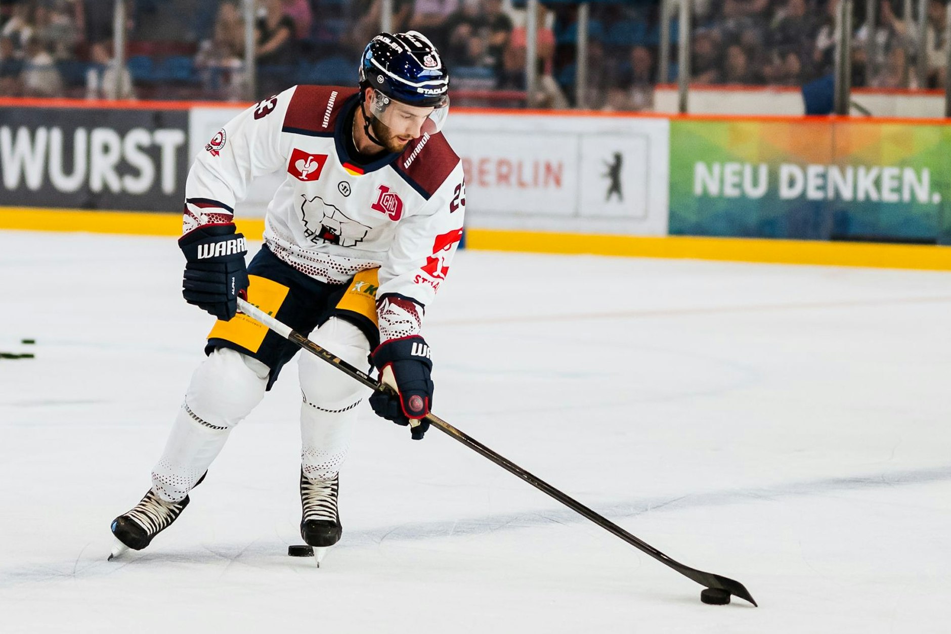 Blaine Byron ist nicht nur schnell, er hat auch mit der Kelle jede Menge Tricks drauf.