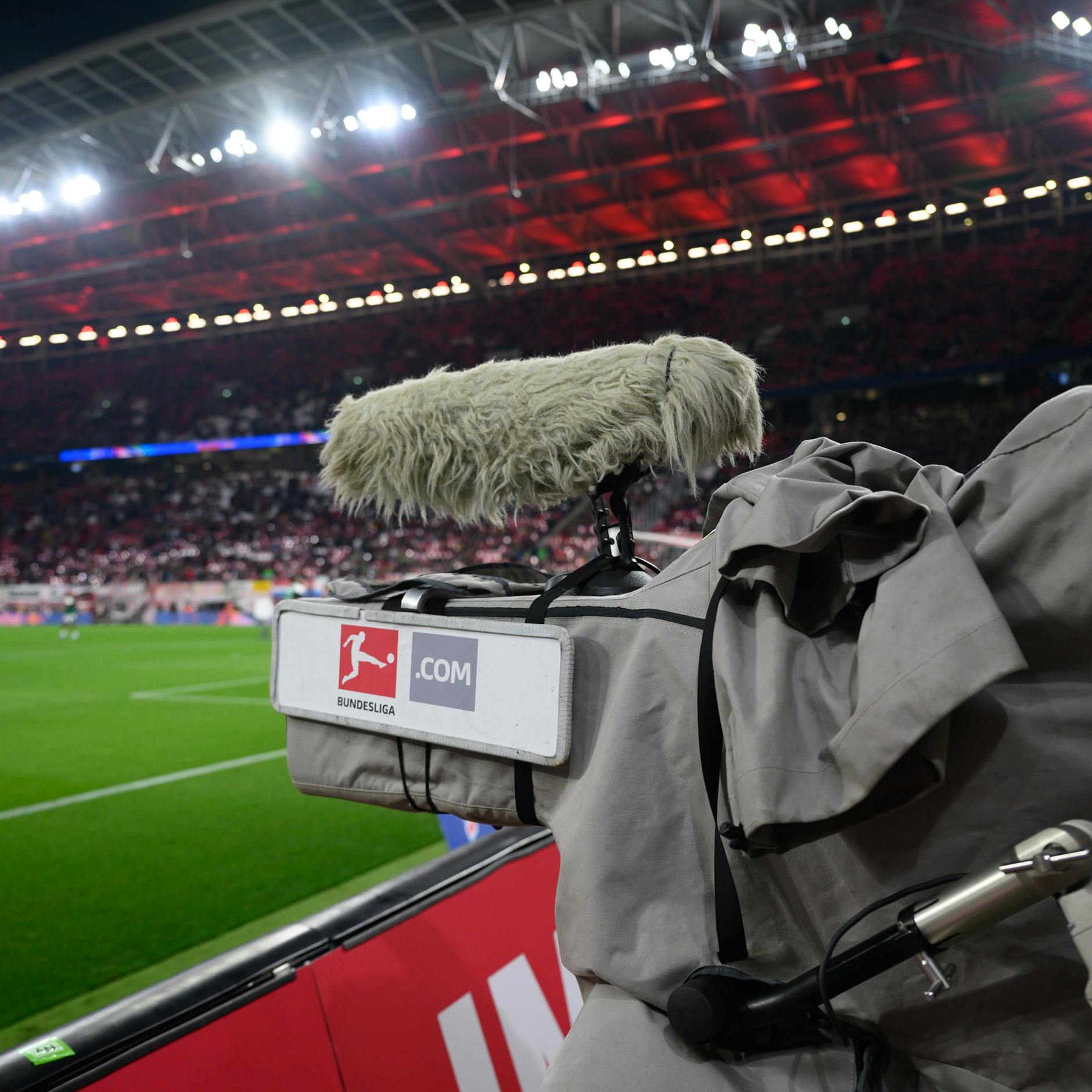 Image - DAZN siegt im Rechtestreit: DFL zur Neuausschreibung der Bundesliga-TV-Rechte gezwungen