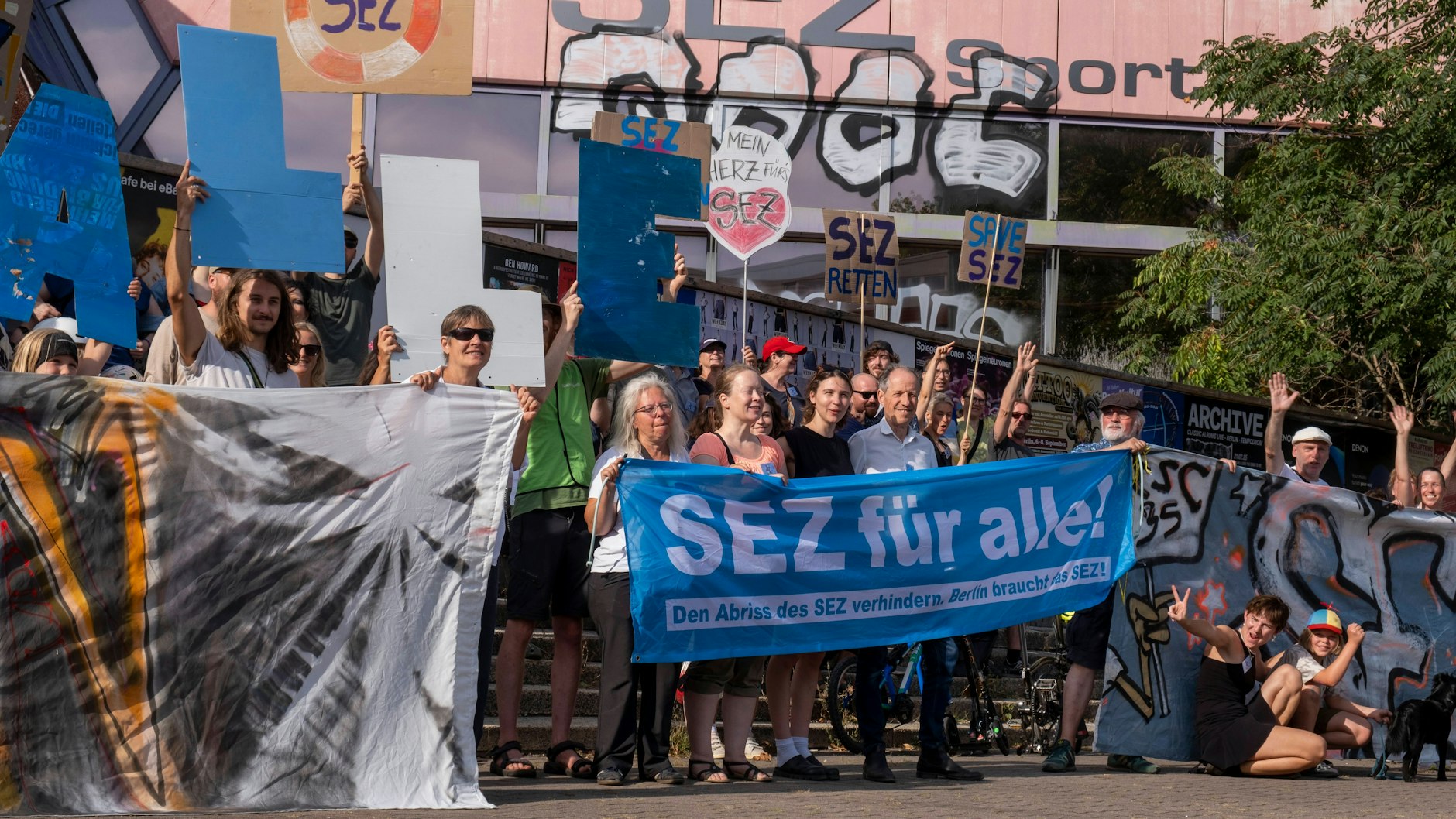 September-Parade für den Erhalt des SEZ in Berlin.