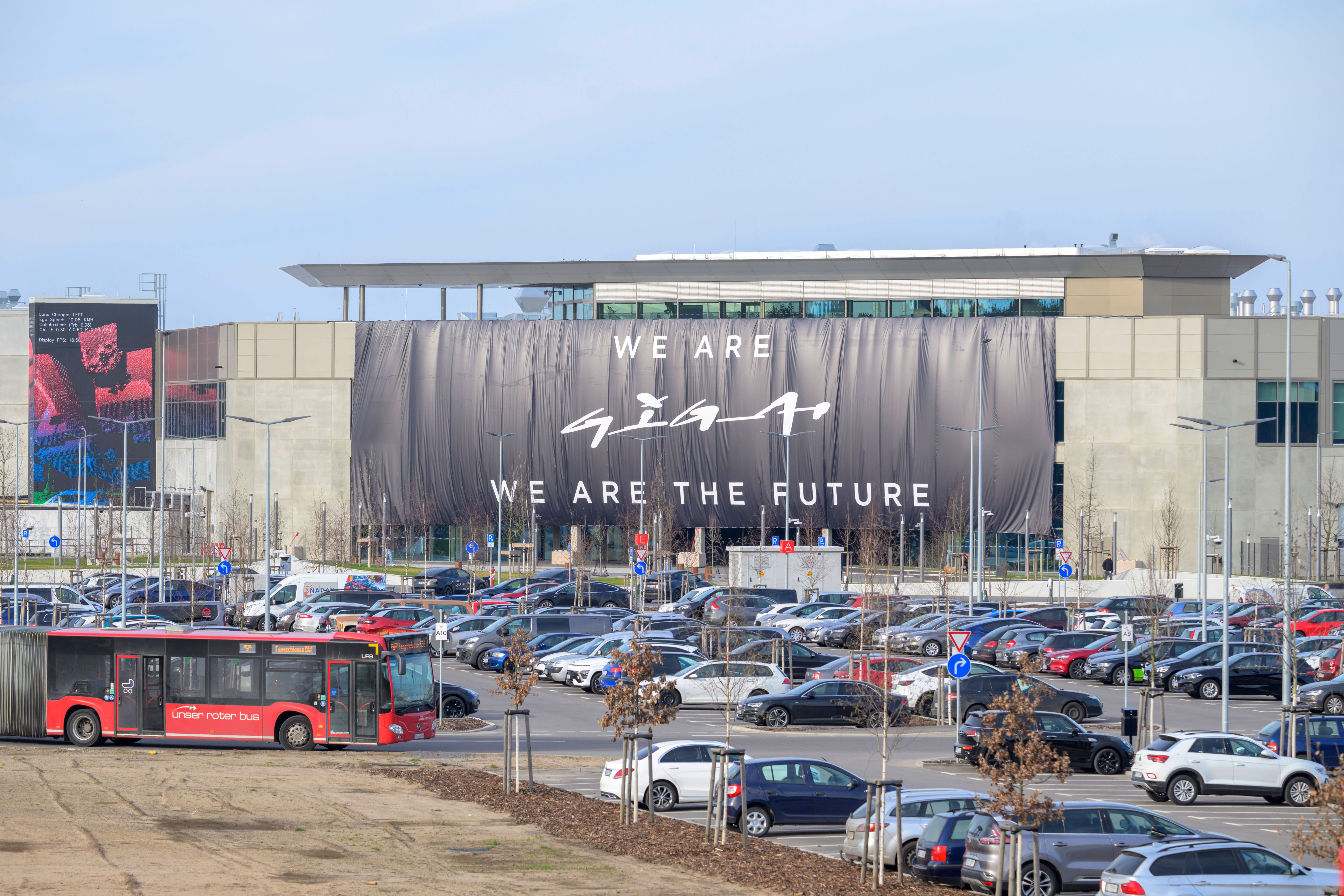 Zoff um Hausbesuche von Tesla-Chefs bei kranken Mitarbeitern