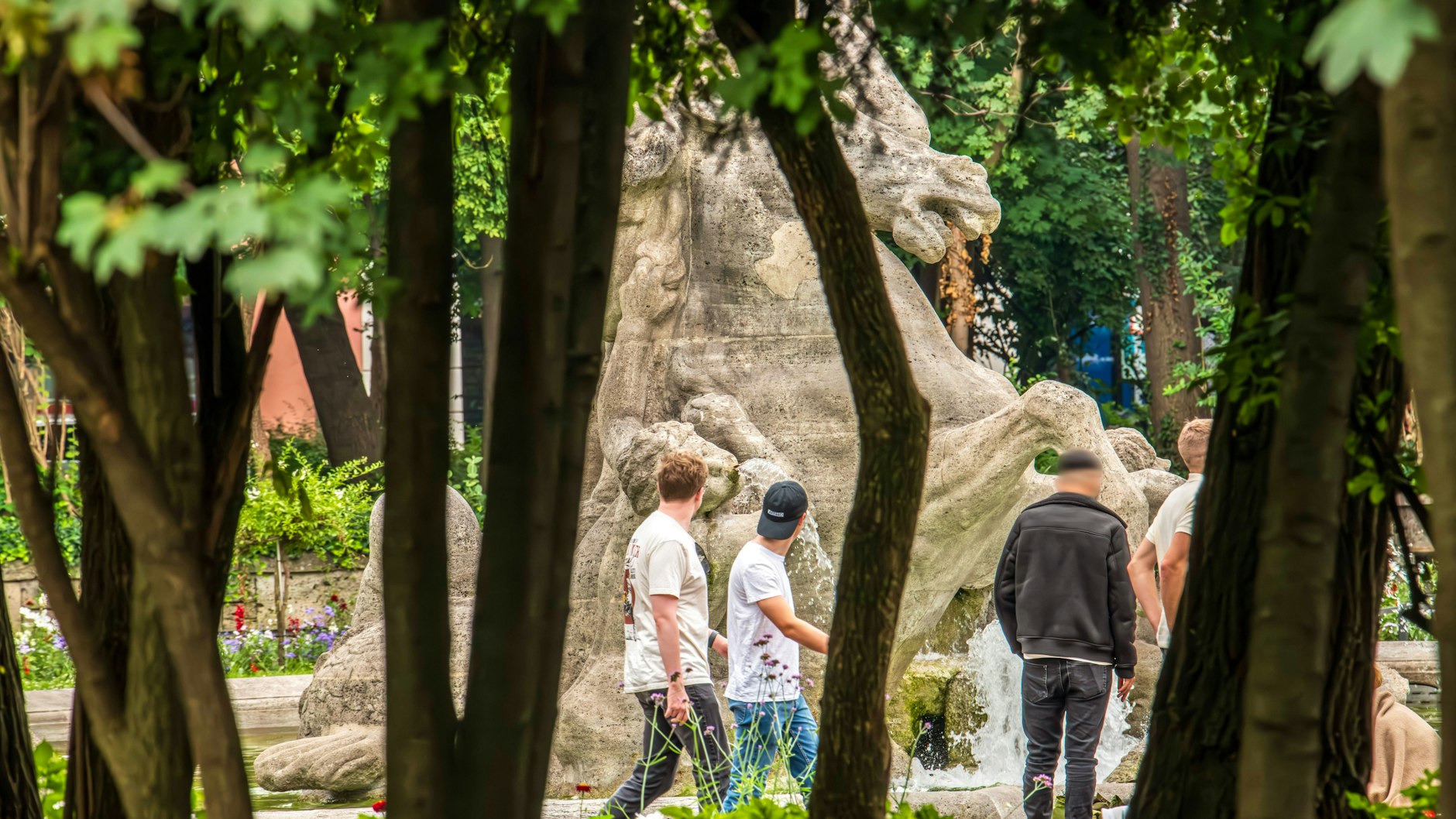 Der Alte Botanische Garten in München. Hier am Neptunbrunnen kam es zu dem Totschlag.