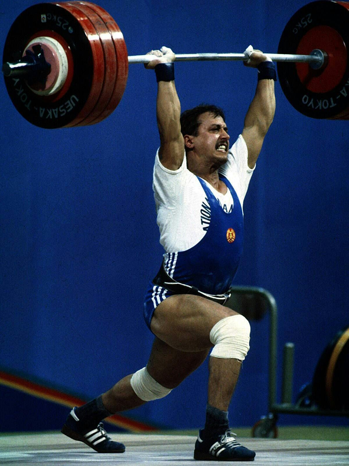Joachim Kunz stemmt sich bei Olympia 1988 zur Goldmedaille.