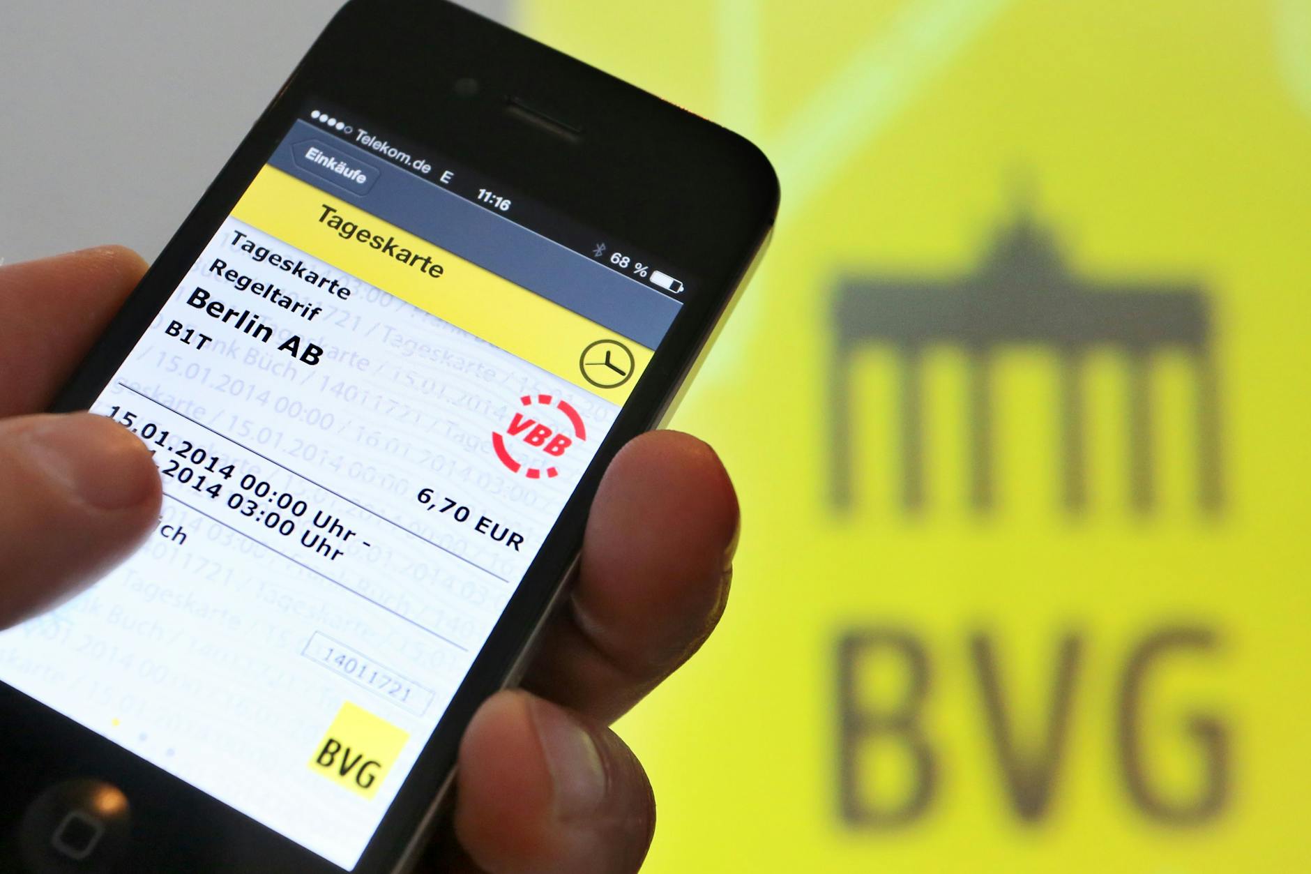 Über die BVG-App können Fahrgäste Fahrscheine für die Berliner Tarifbereiche ABC als Handyticket kaufen.
