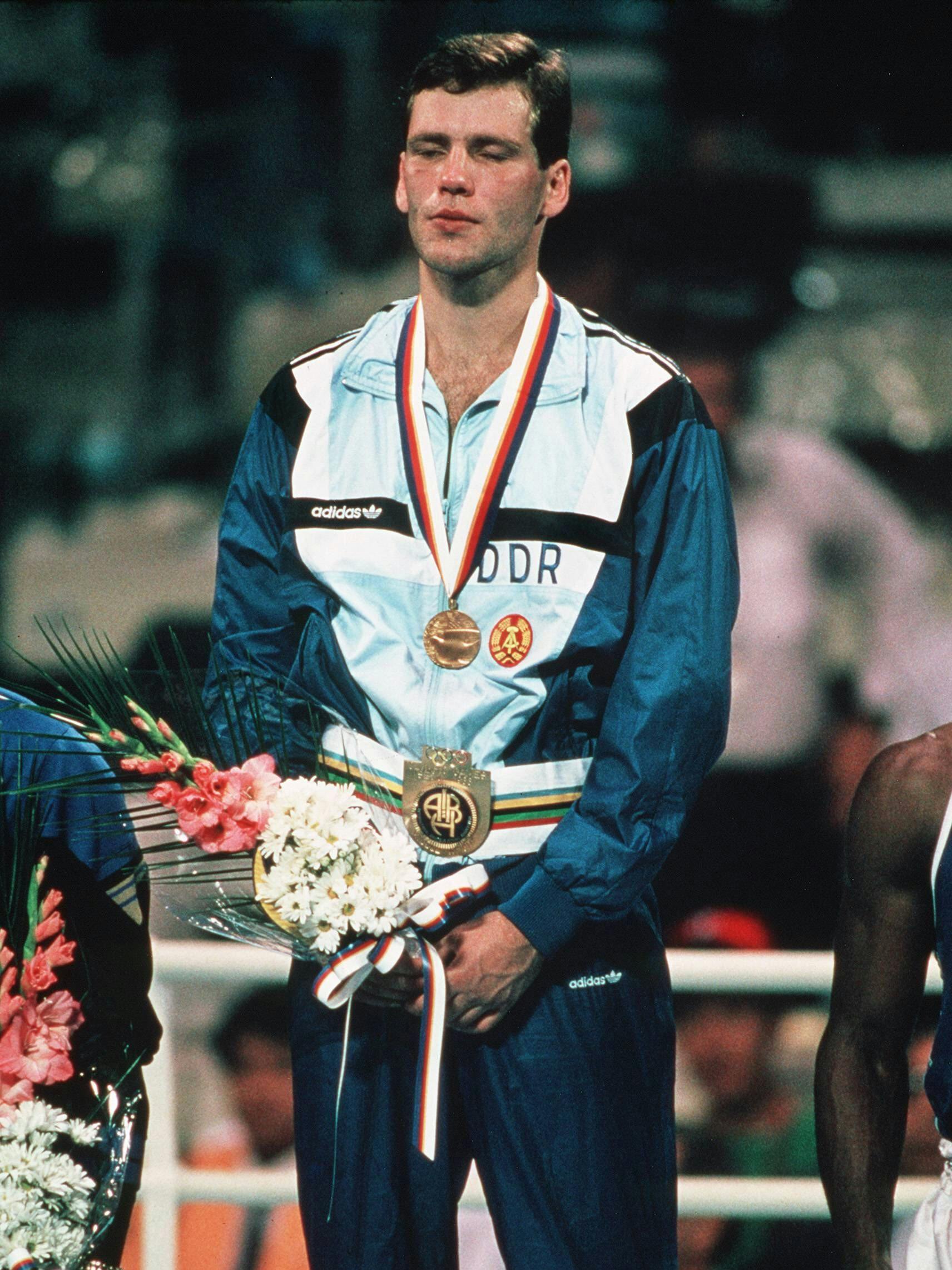 Olympia 1988: Boxer Henry Maske bei der Siegerehrung.