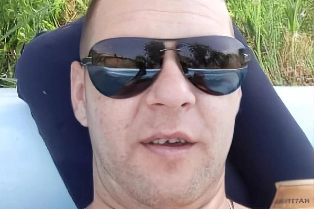 Dmitrij Malyschew tötete mehrere Menschen und aß das Herz eines Opfers. Der Kannibale kämpft nun für russische Werte im Angriffskrieg gegen die Ukraine. Wegen einer Verwundung befindet er sich jedoch derzeit in der Heimat.